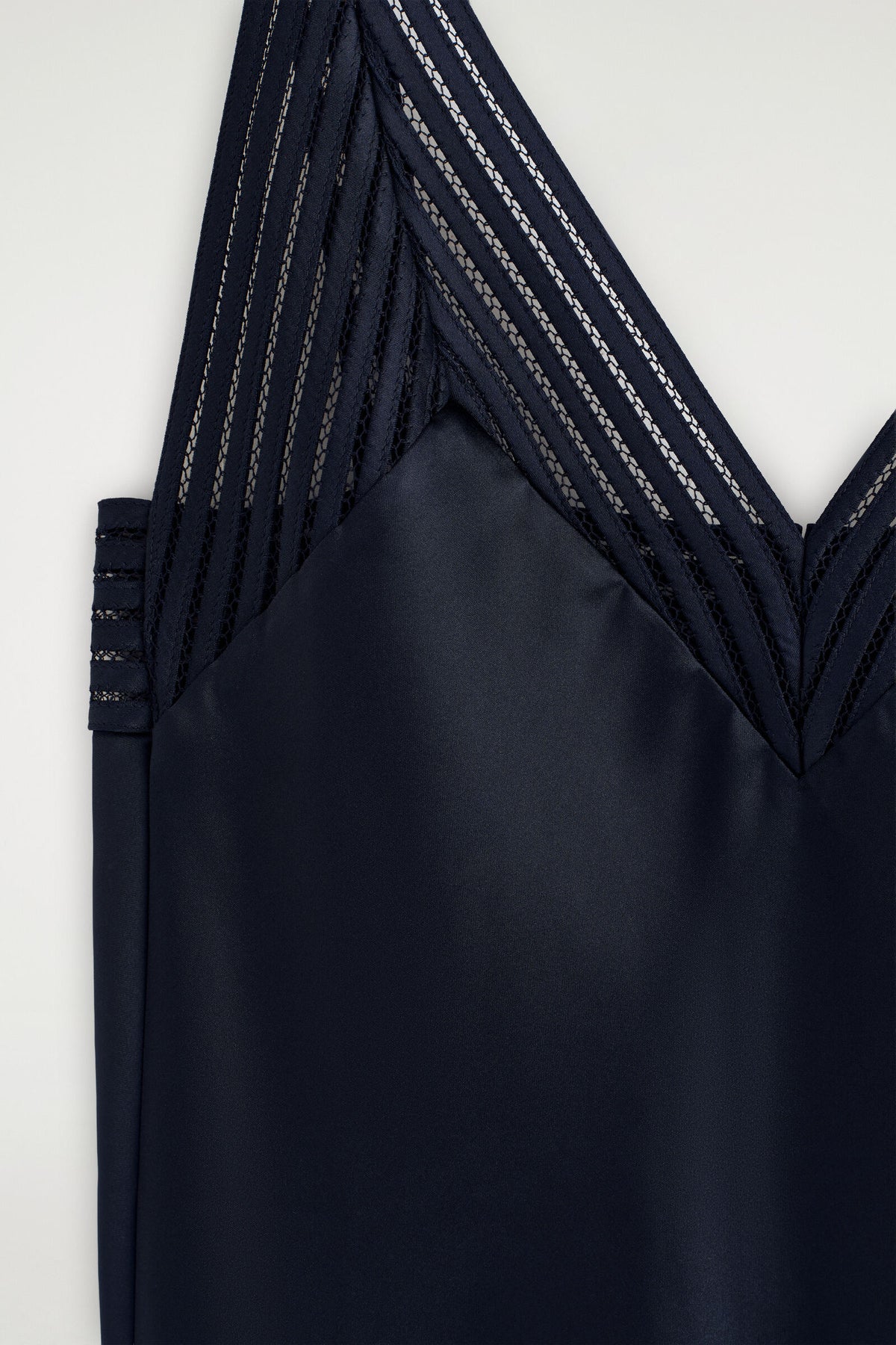 VESTIDO DE SATÍN CON PUNTADAS ABIERTAS - AZUL MARINO - StillMedia/DescriptiveDetail