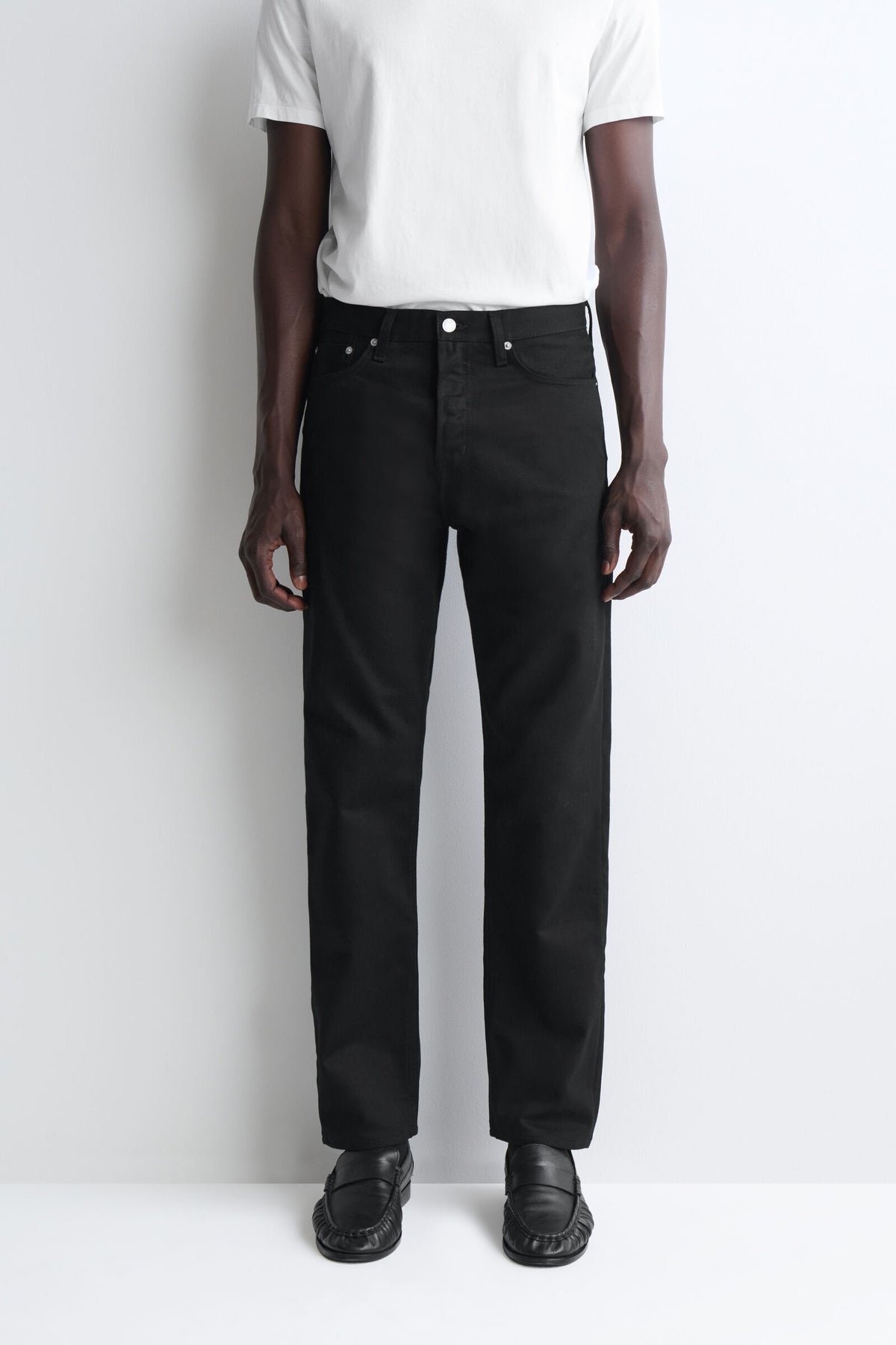 JEANS SIGNATURE DE CORTE REGULAR Y PIERNA RECTA - NEGRO