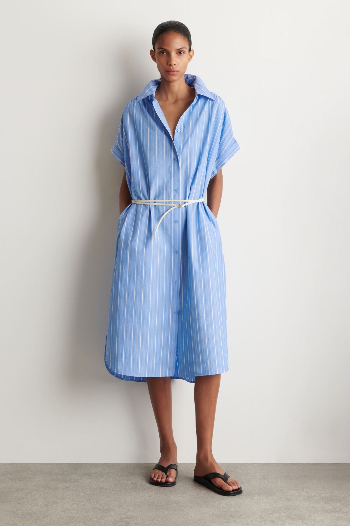 VESTIDO CAMISERO DE ALGODÓN A RAYAS Y MANGA CORTA - AZUL / RAYADO