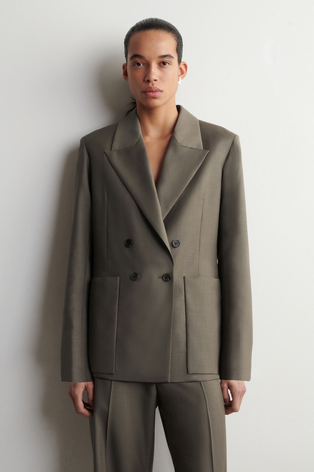 BLAZER DE LANA DE SARGA CON BOTONADURA CRUZADA - TAUPE - StillMedia/Lookbook