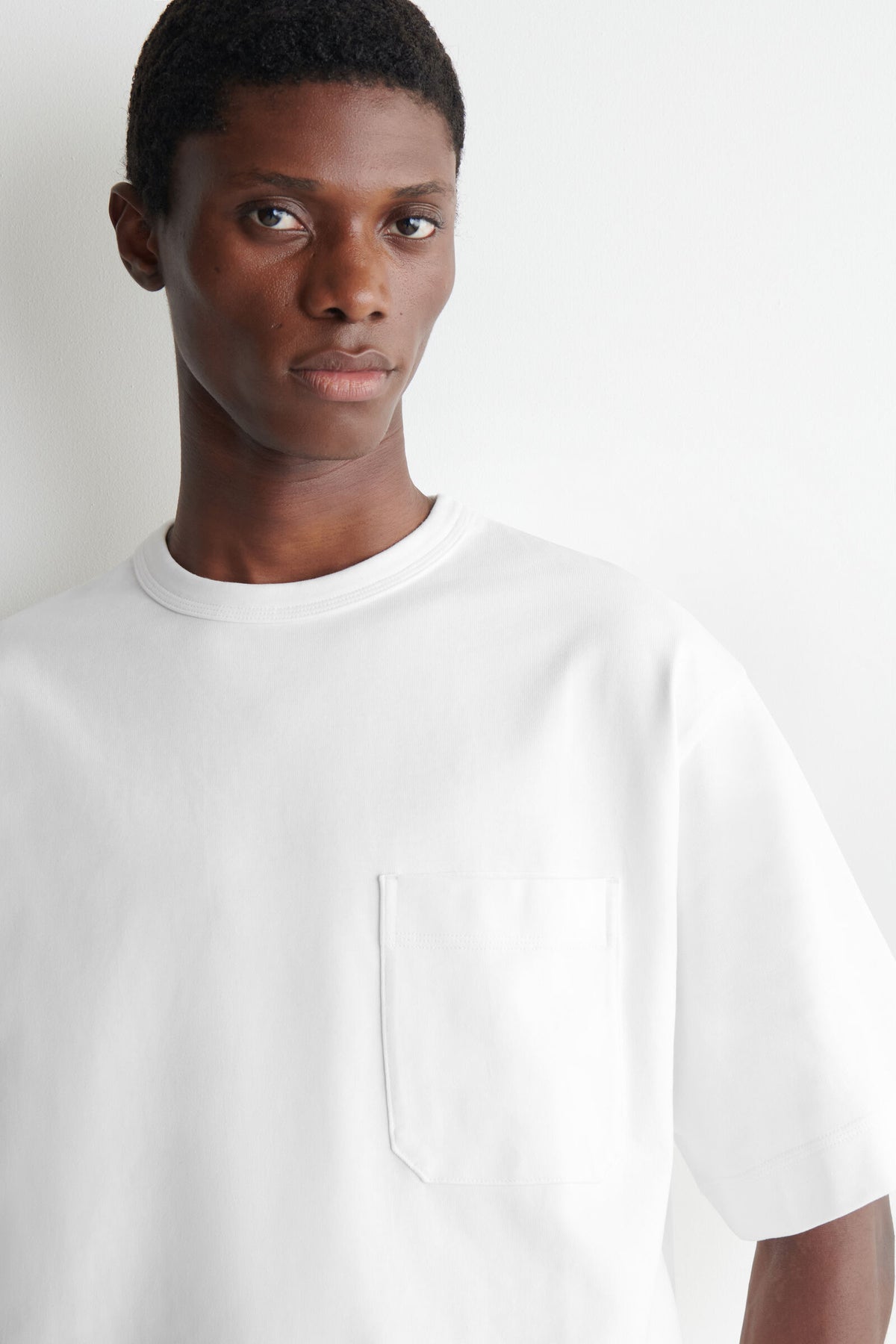 CAMISETA OVERSIZE CON BOLSILLOS - BLANCO