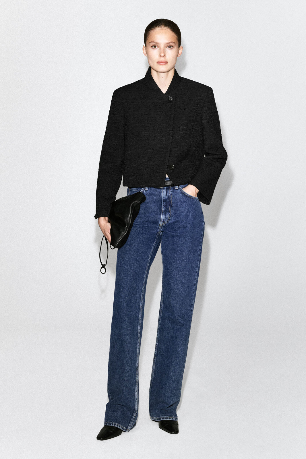 BLAZER DE JACQUARD ESTRUCTURADO Y CORTO - NEGRO