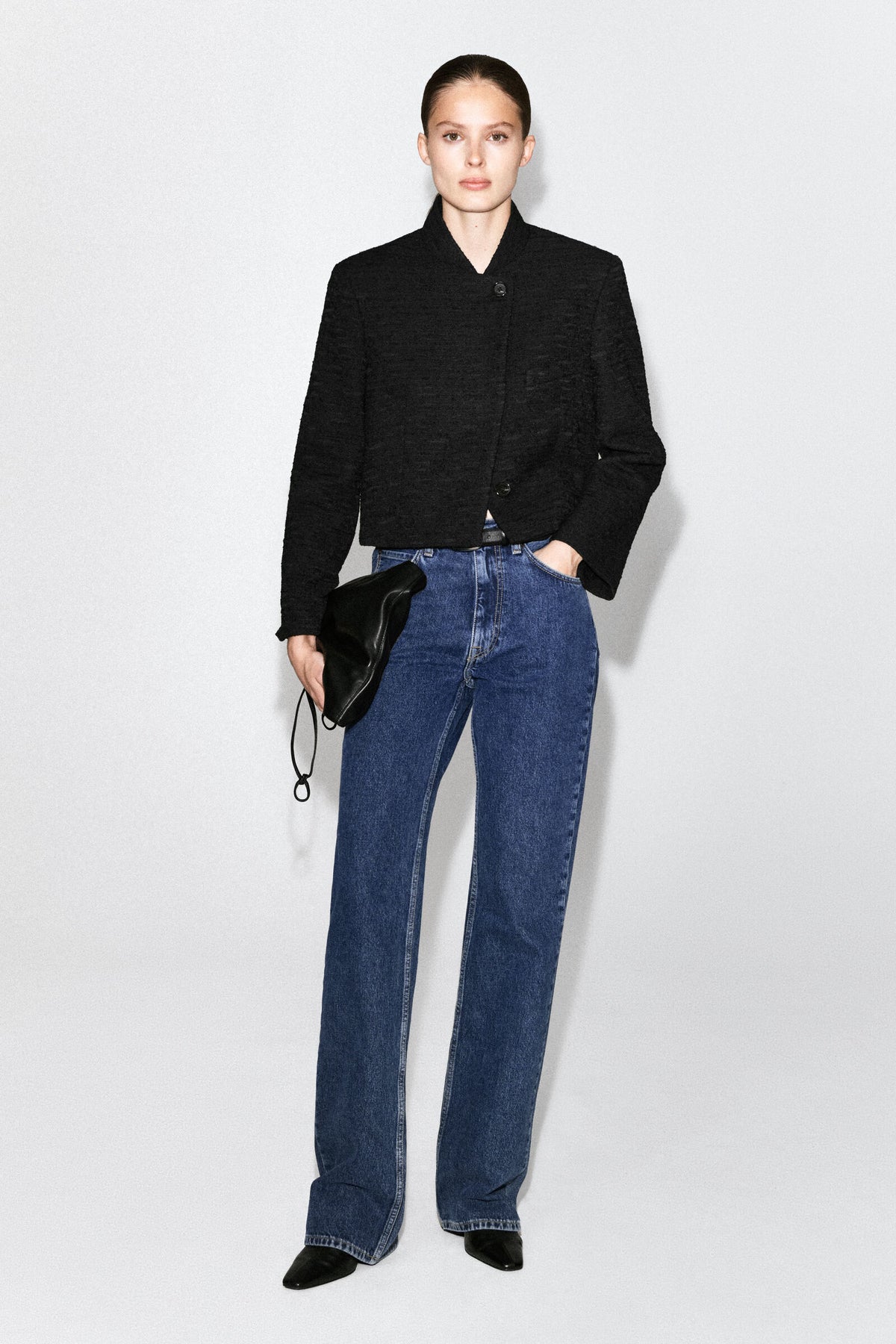 BLAZER DE JACQUARD ESTRUCTURADO Y CORTO - NEGRO