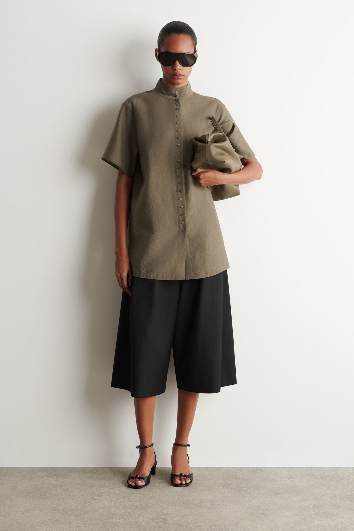 CAMISA FLUIDA DE CUELLO ALTO - MARRÓN CLARO