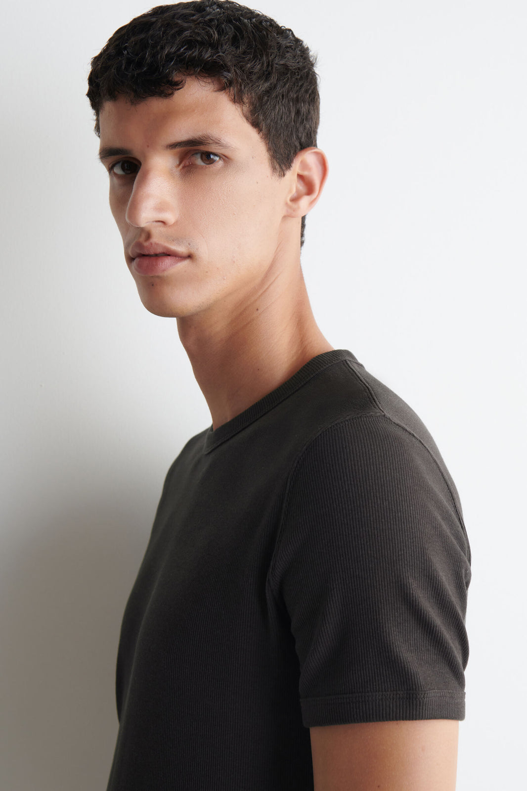 CAMISETA DE ALGODÓN SLIM ACANALADA - MARRÓN - StillMedia/Lookbook