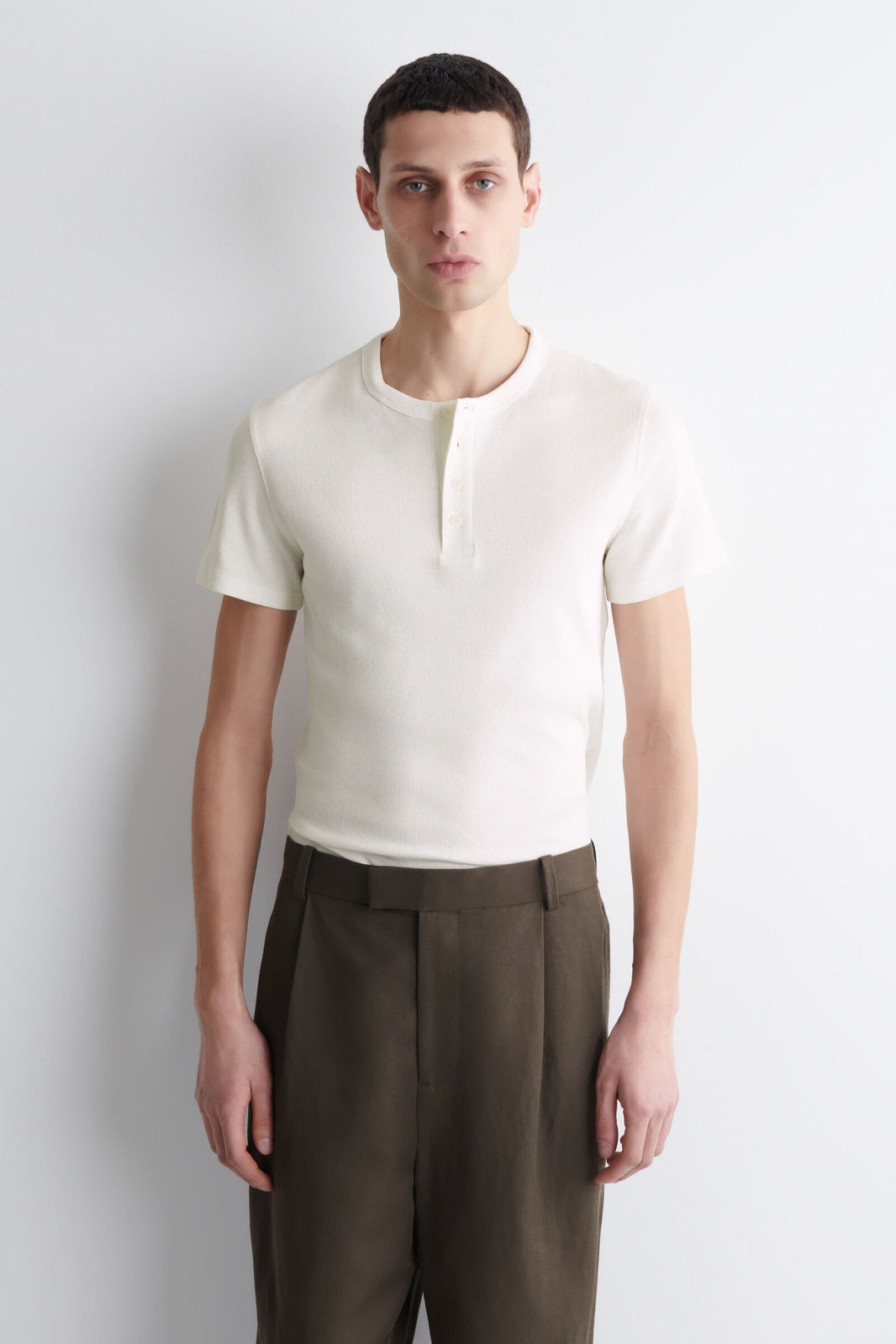 CAMISETA HENLEY ACANALADA AJUSTADA - BLANCO