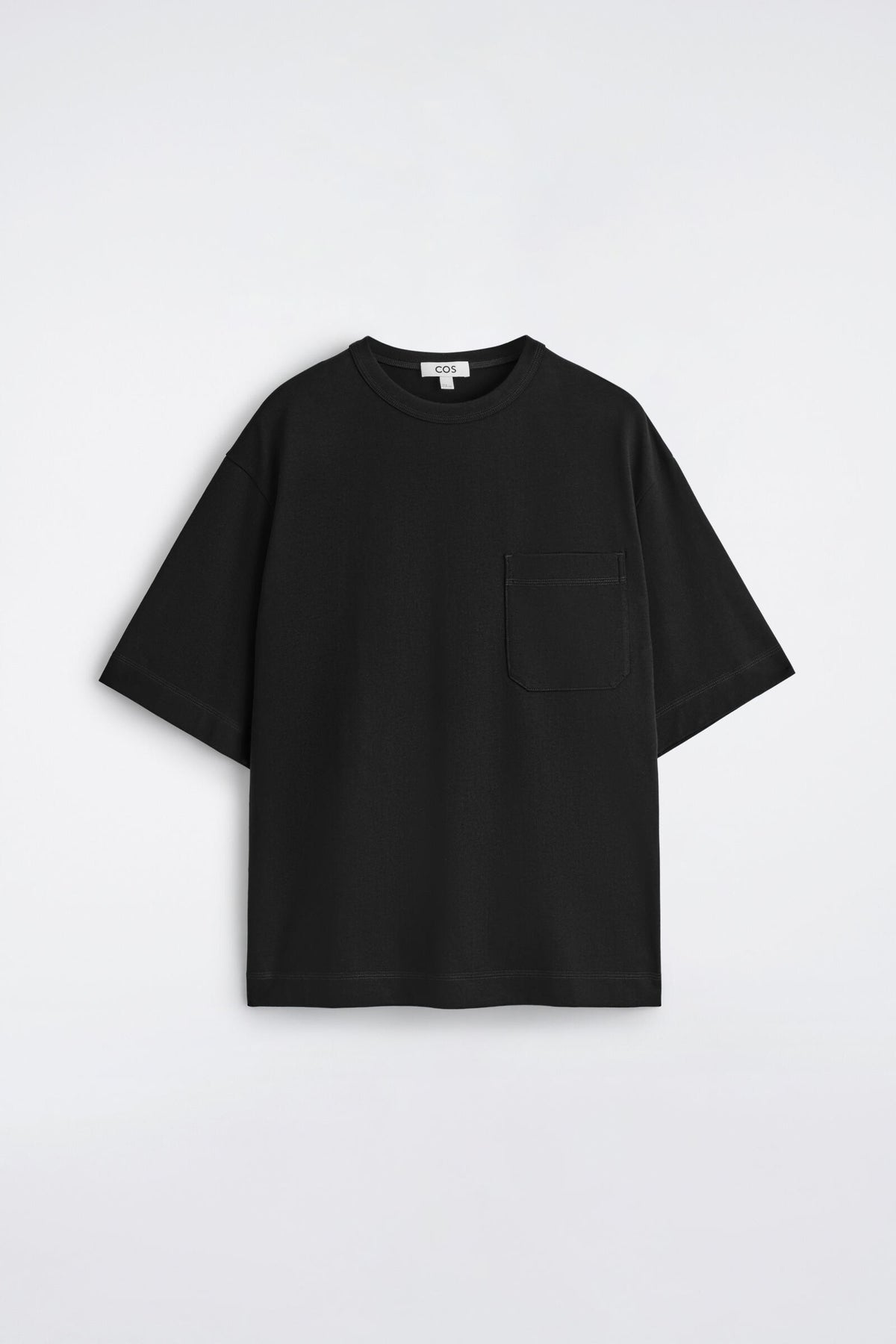 CAMISETA OVERSIZE CON BOLSILLOS - NEGRO | DescriptiveStillLife