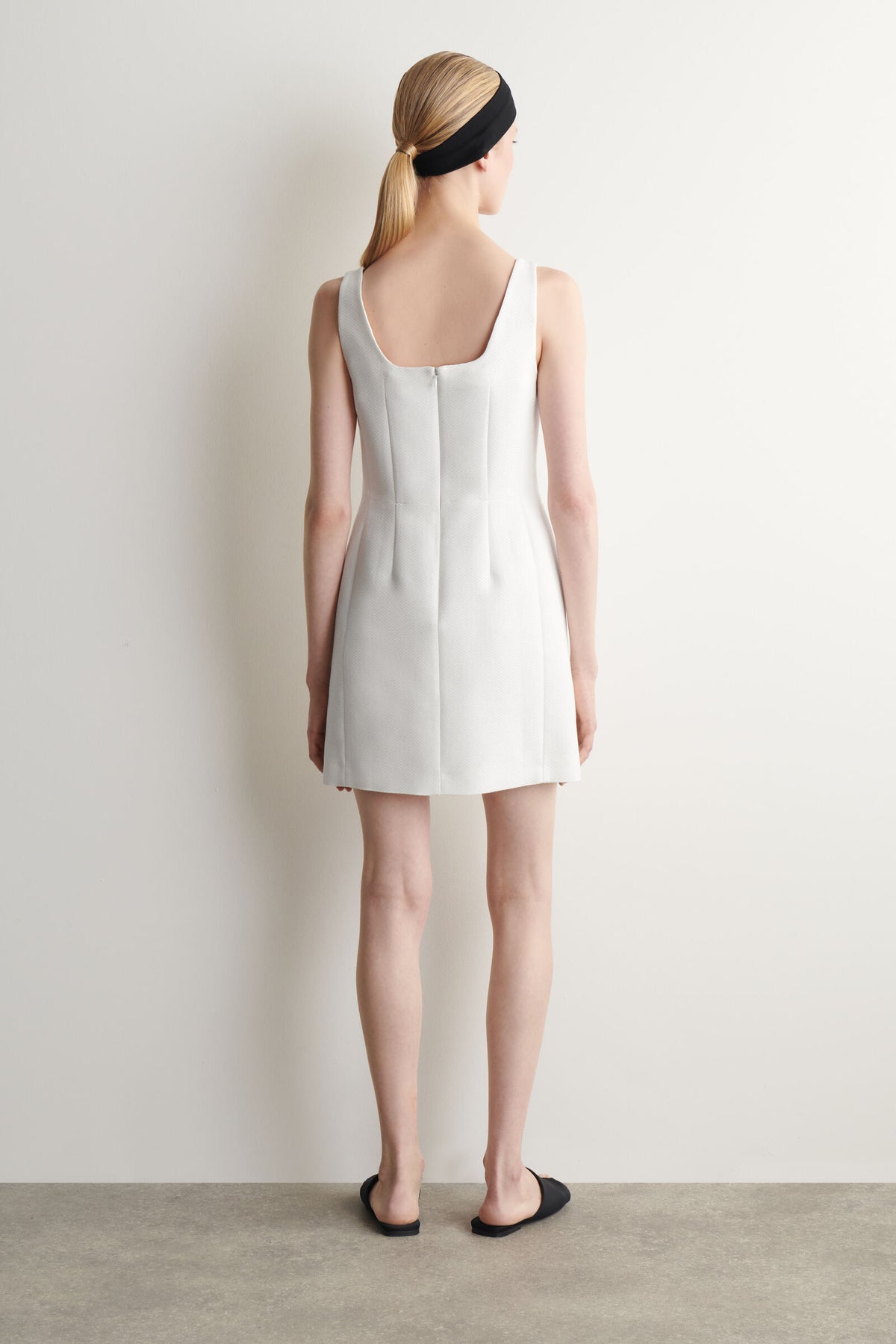VESTIDO MINI ESCULTÓRICO TEXTURIZADO - BLANCO