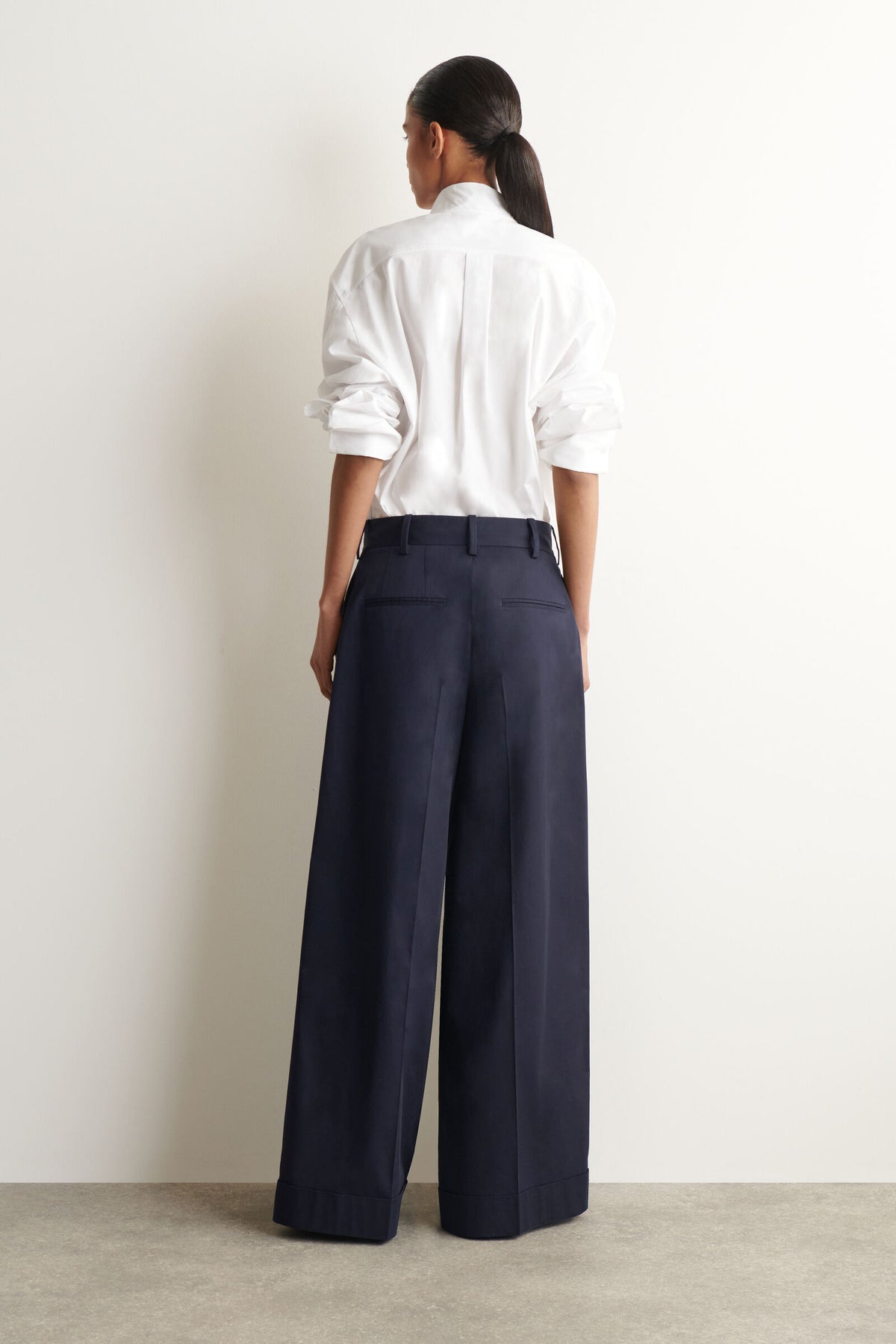 PANTALONES DE ALGODÓN-TWILL DE PIERNA ANCHA CON DOBLADILLO - MARINO