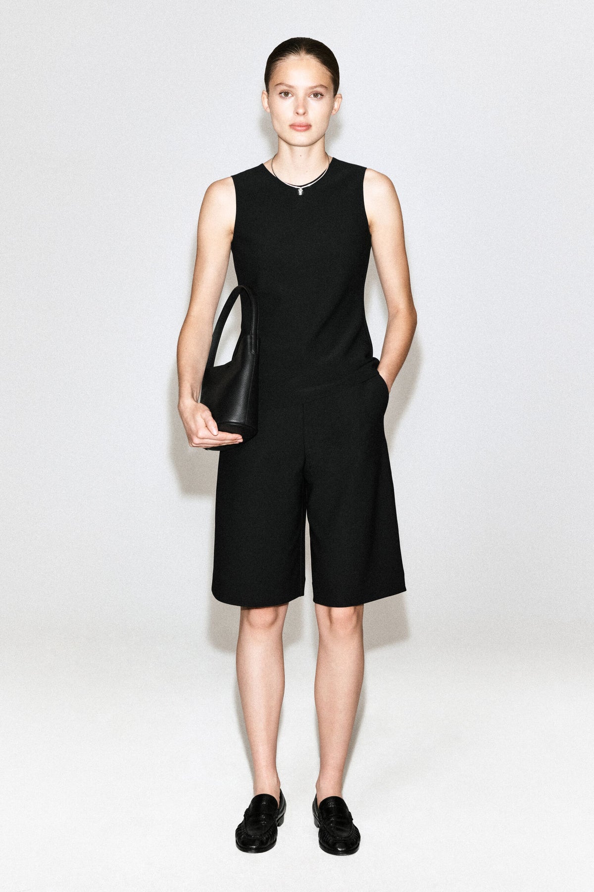 SHORTS DE CREPE DE PIERNA ANCHA - NEGRO