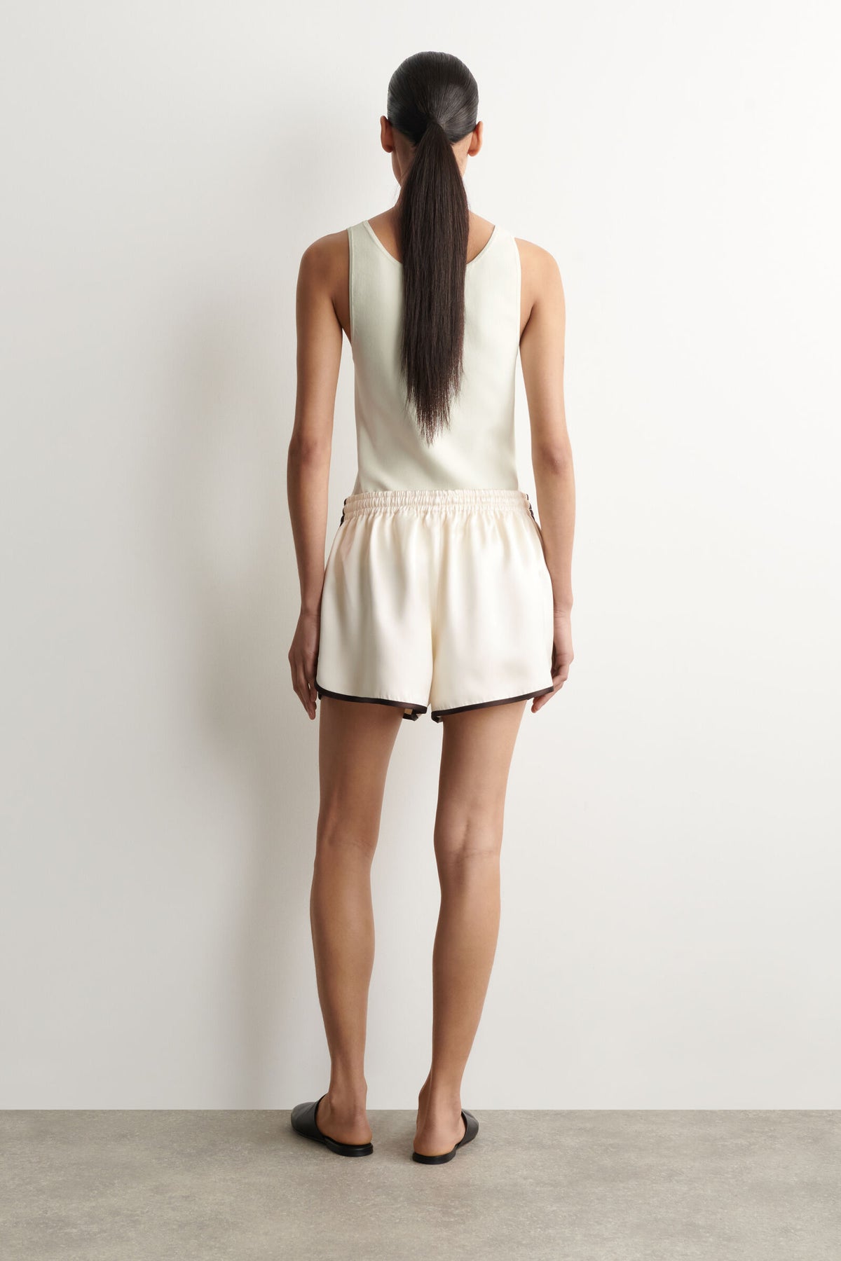 SHORTS DEPORTIVOS SATINADOS - MARFIL / BURDEOS
