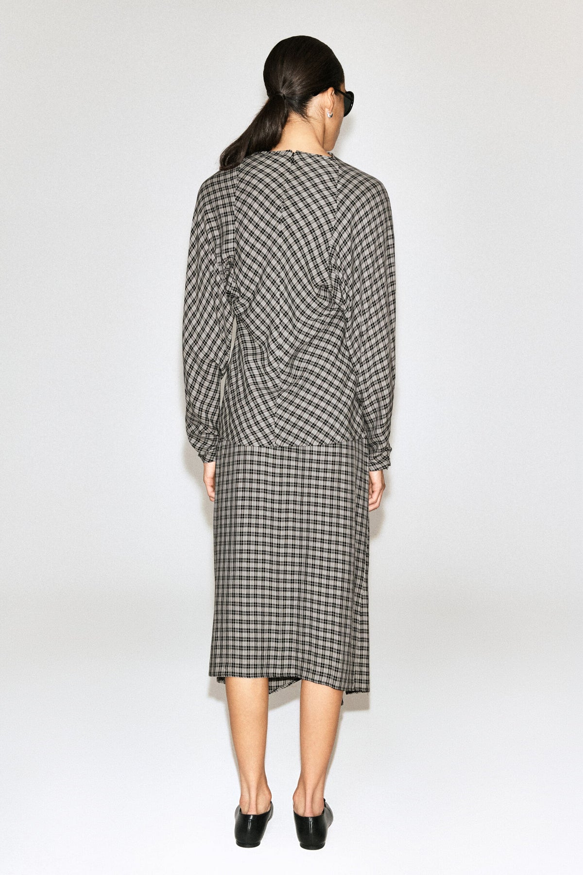 BLUSA CUADROS DRAPEADA - GRIS / A CUADROS