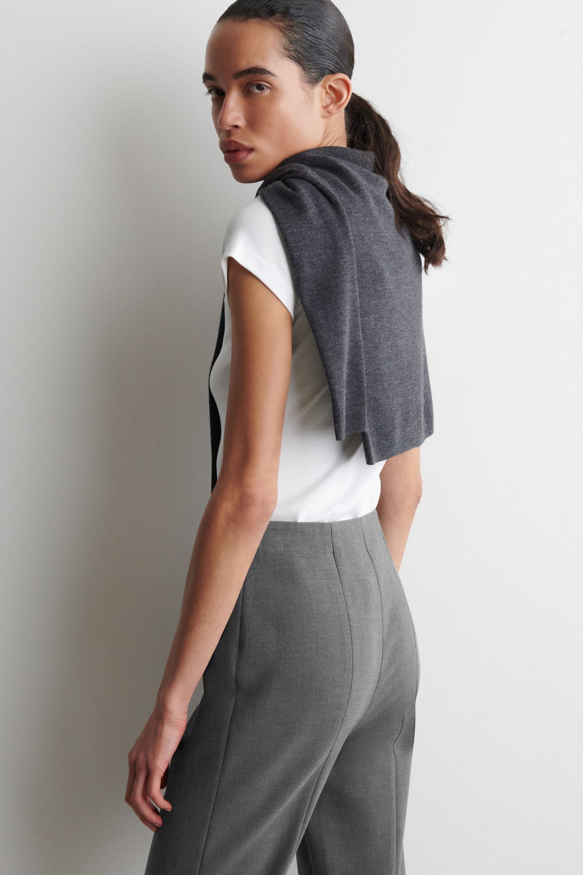 PANTALONES SLIM DE PIERNA RECTA - GRIS - StillMedia/Lookbook