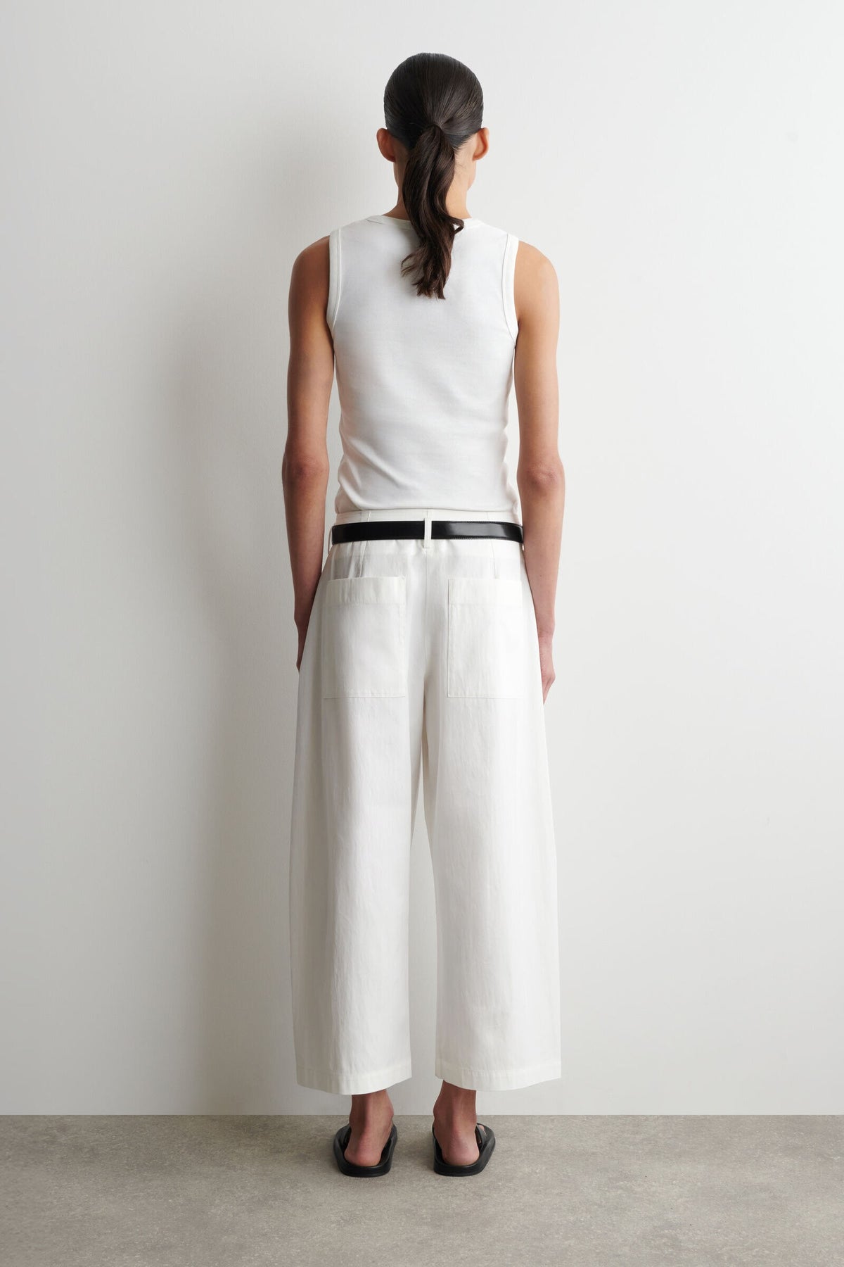 PANTALONES DE ALGODÓN PLISADOS CON PIERNA DE TAMBOR - BLANCO