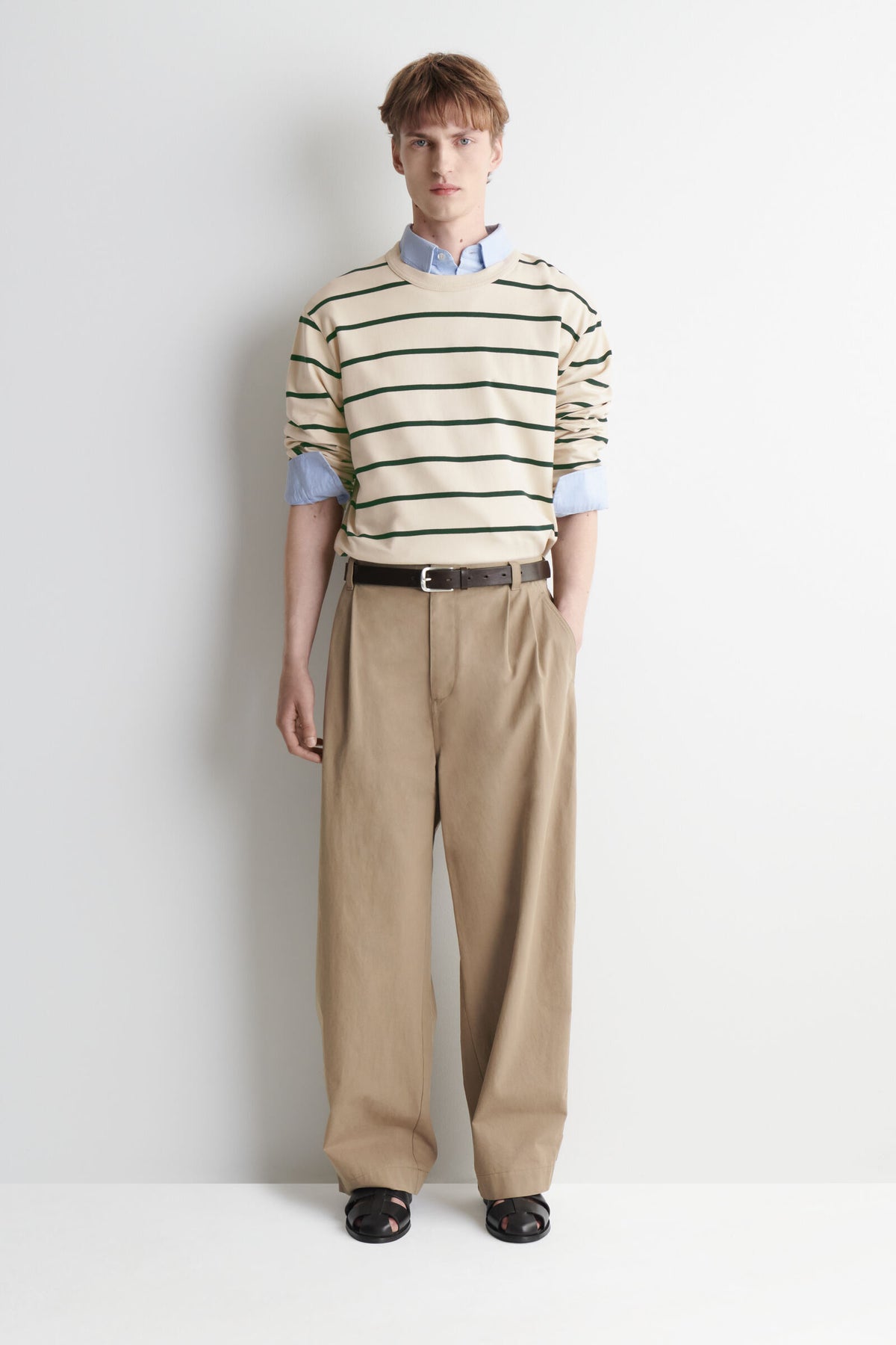 PANTALONES DE ALGODÓN DE CORTE RELAJADO Y PIERNA BARREL - BEIGE