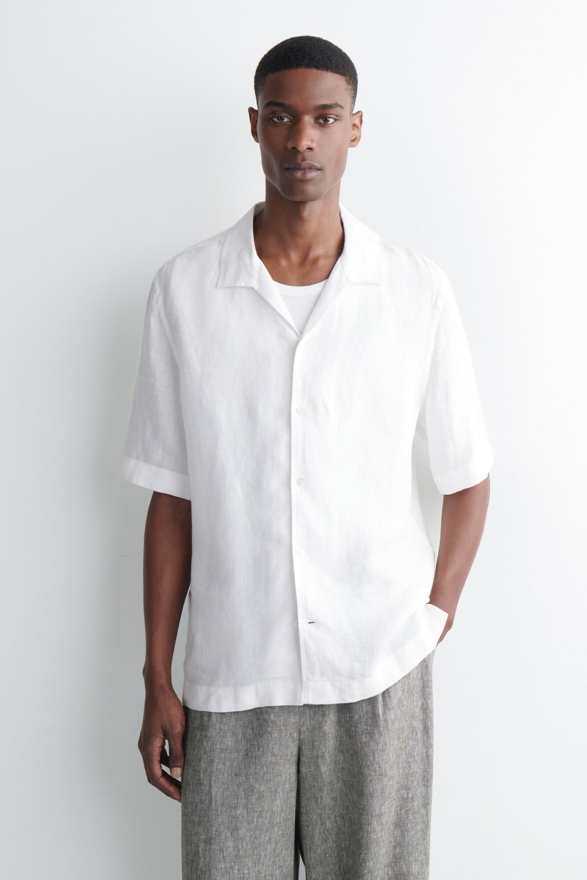 CAMISA DE LINO DE MANGA CORTA Y CUELLO DE CAMPANA - BLANCO - StillMedia/Lookbook
