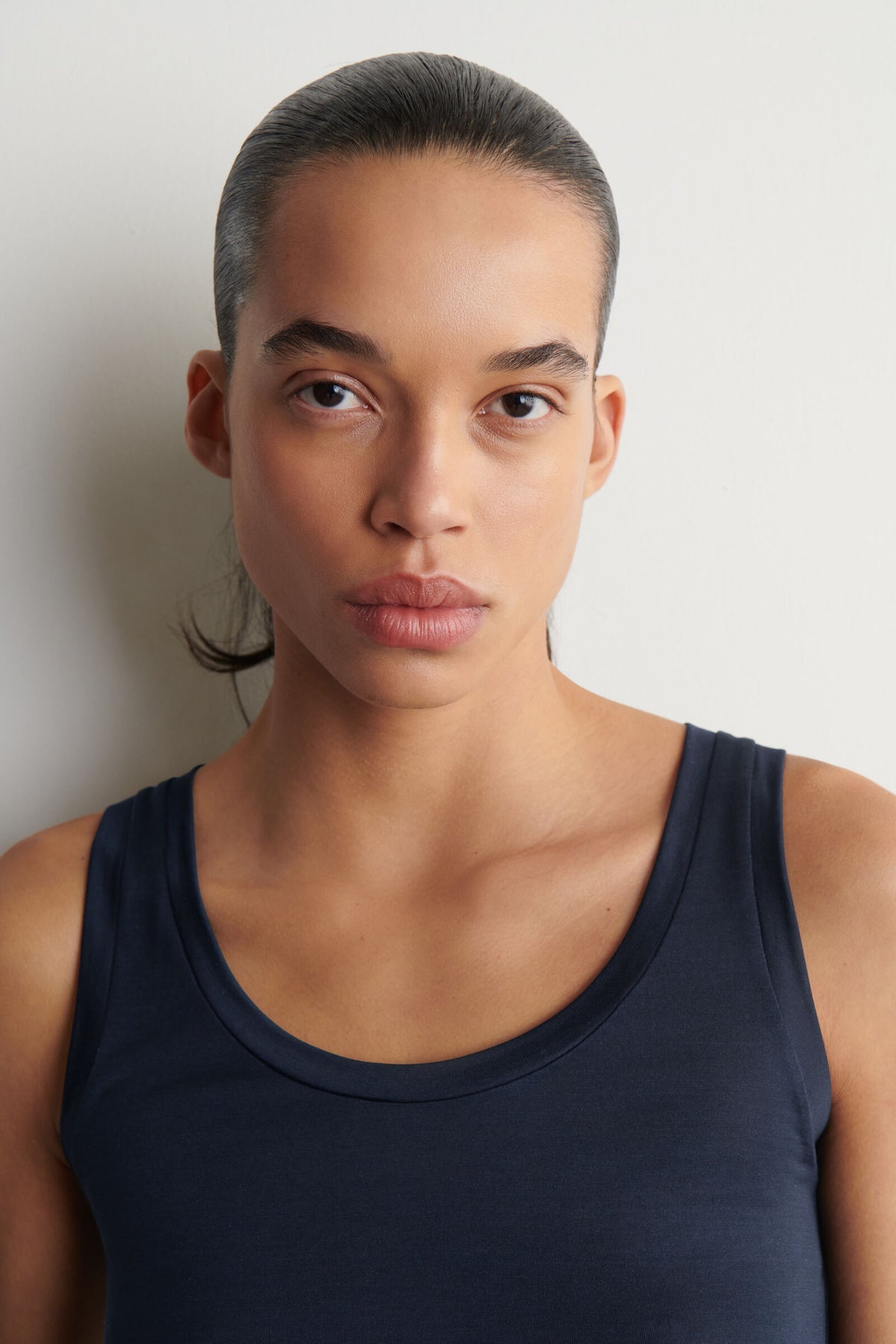 TANK TOP DE SEDA CON ESCOTE REDONDO - NAVY