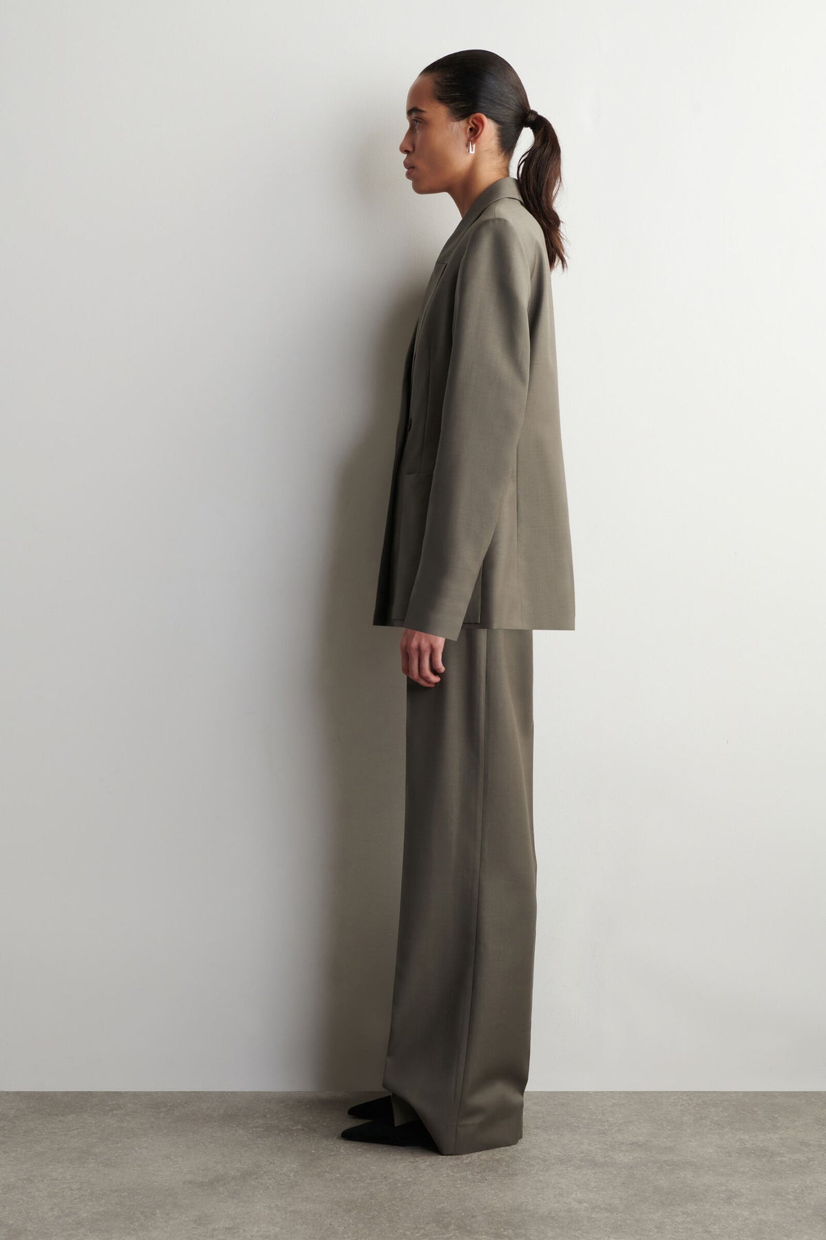 BLAZER DE LANA DE SARGA CON BOTONADURA CRUZADA - TAUPE - StillMedia/Lookbook