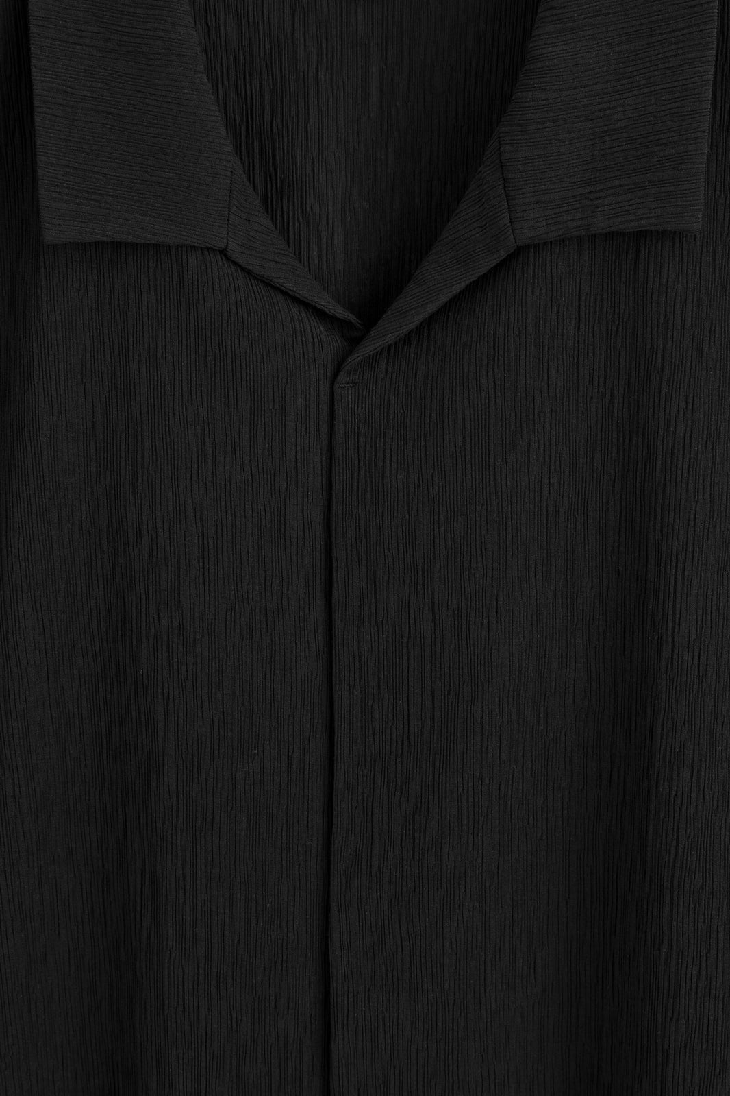 CAMISA DE ALGODÓN ARRUGADO - NEGRO | DescriptiveDetail