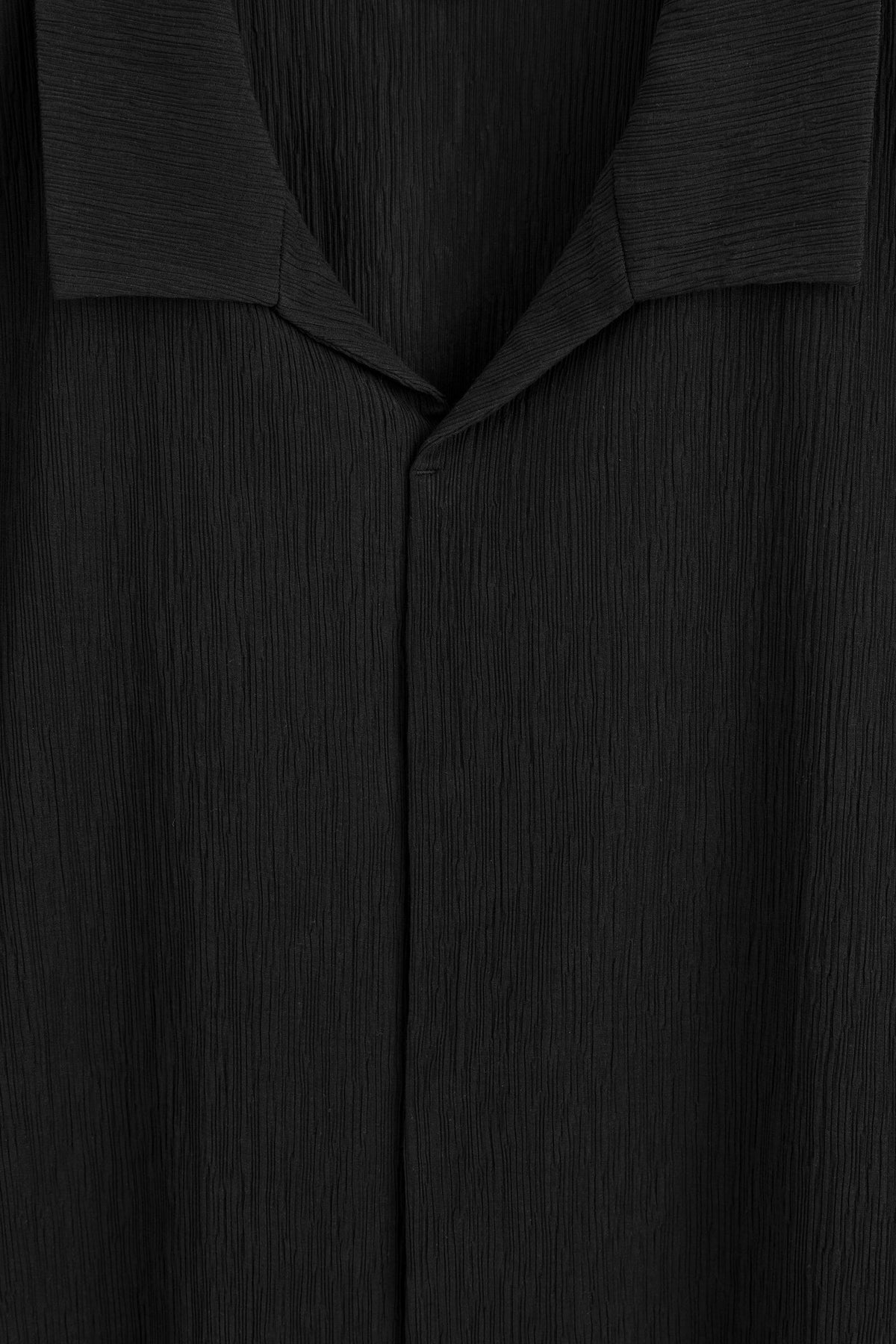 CAMISA DE ALGODÓN ARRUGADO - NEGRO | DescriptiveDetail