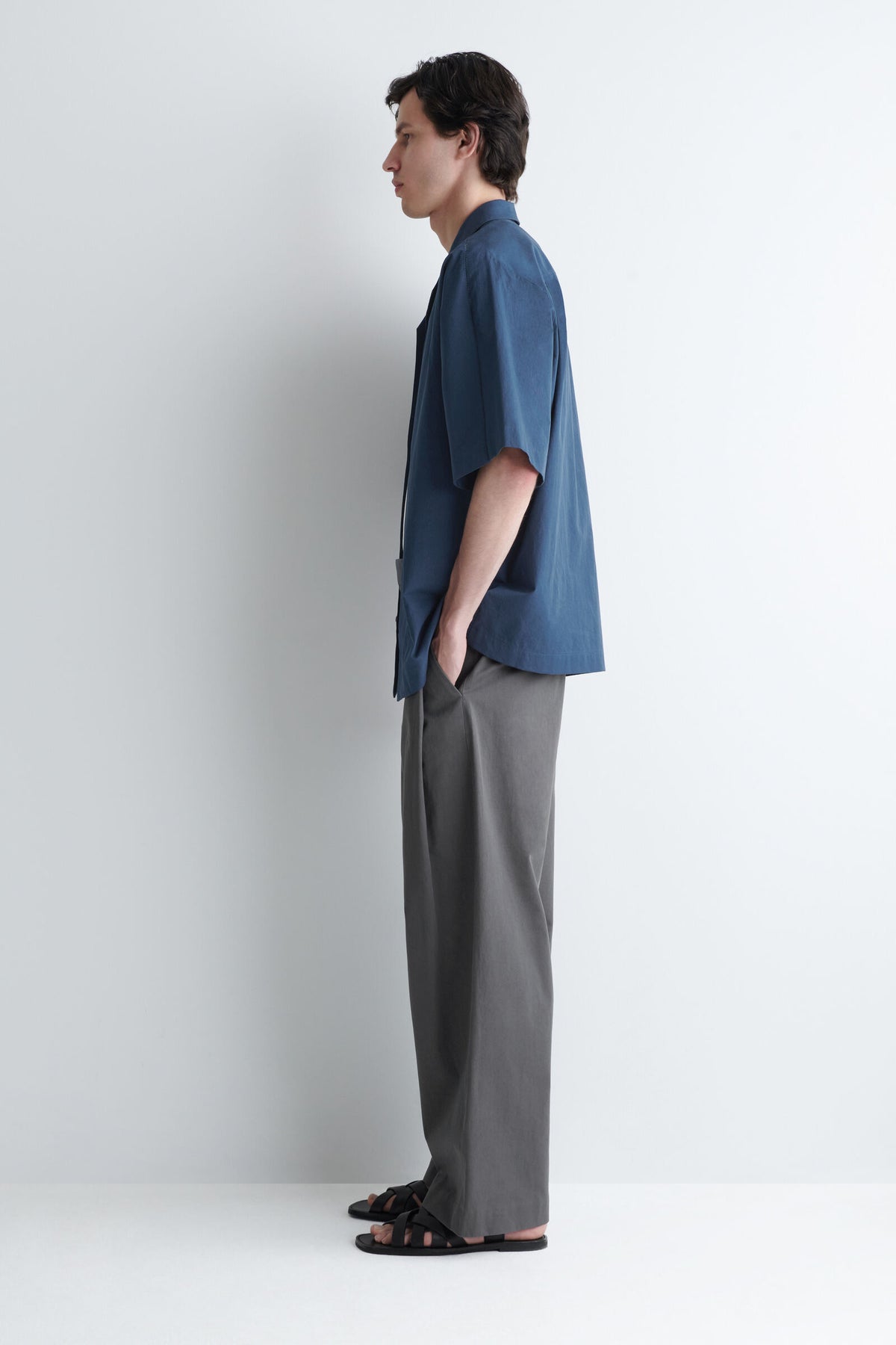 CAMISA DE ALGODÓN PIMA CON CUELLO CAMPER Y BORDADOS - AZUL MARINO