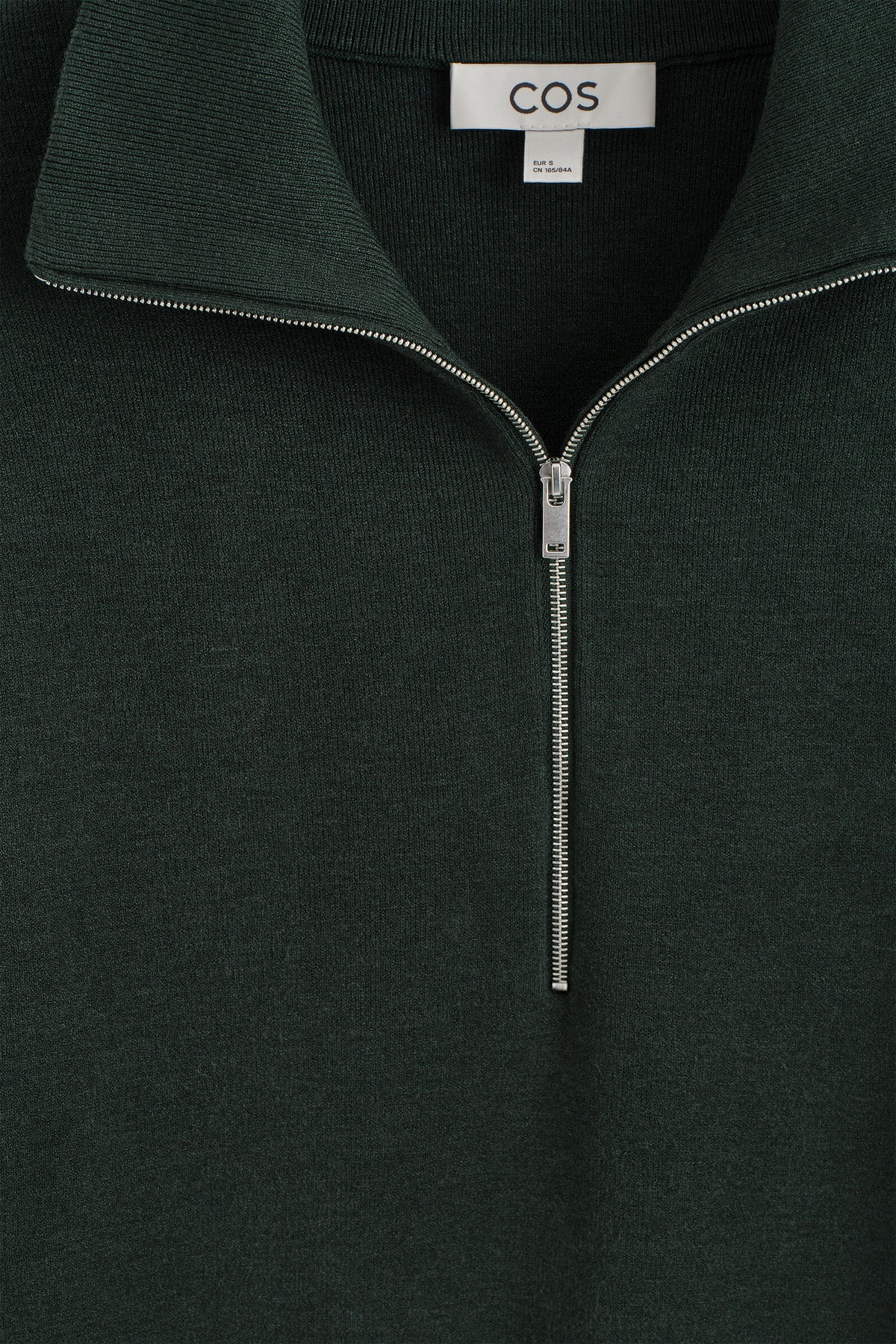 SWEATER DE PUNTO CON MEDIO CIERRE Y CUELLO DE EMBUDO - VERDE OSCURO | DescriptiveDetail