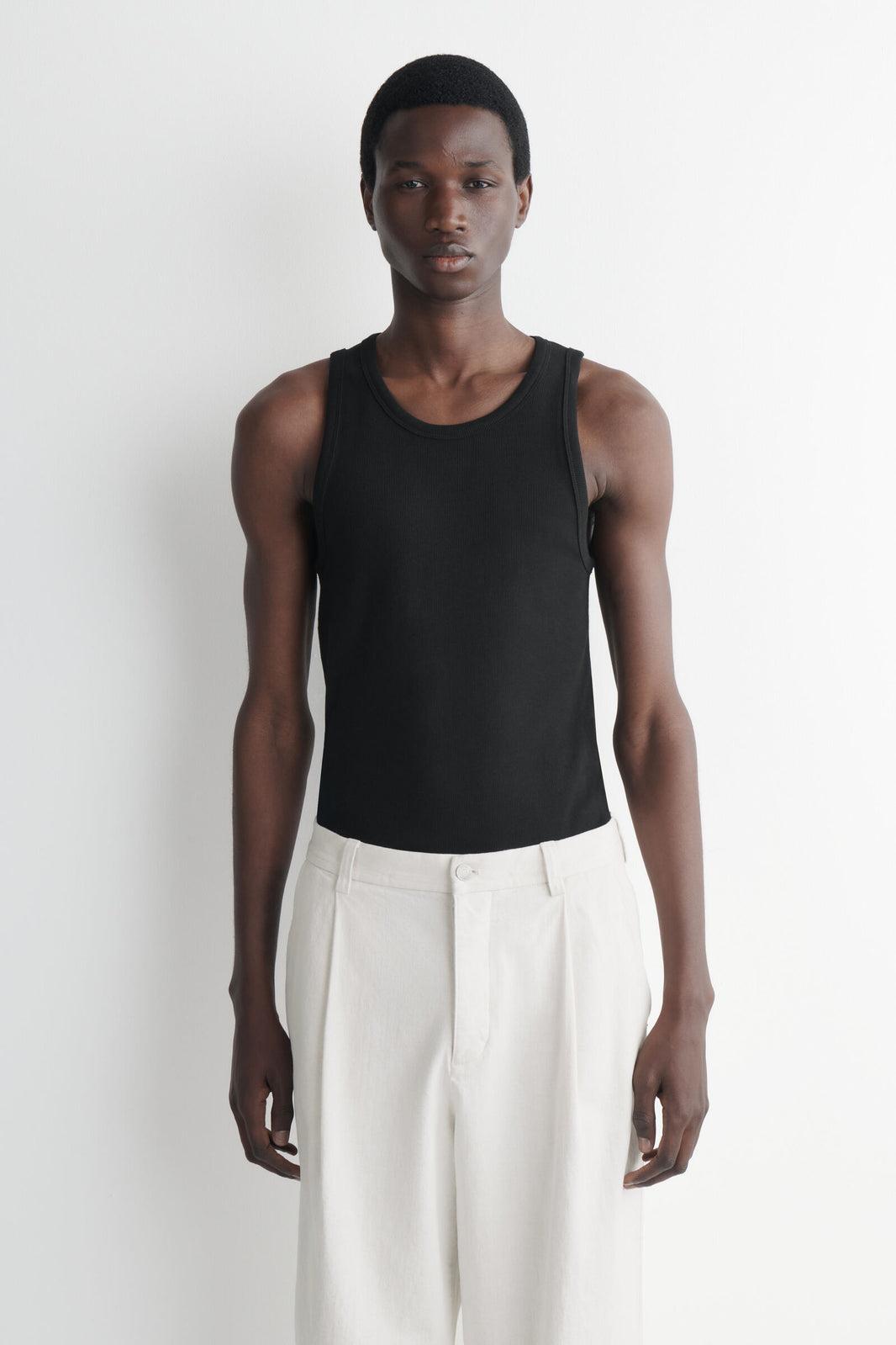 CAMISETA DE ALGODÓN AJUSTADA Y ACANALADA - NEGRO
