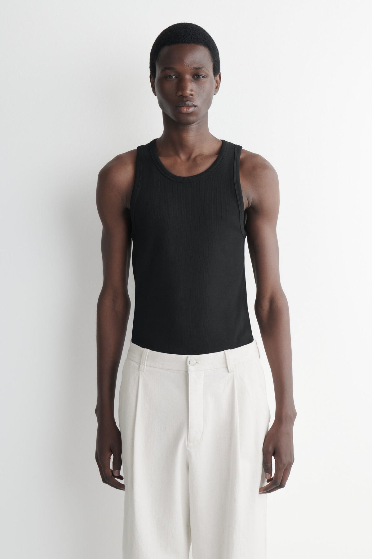 CAMISETA DE ALGODÓN AJUSTADA Y ACANALADA - NEGRO