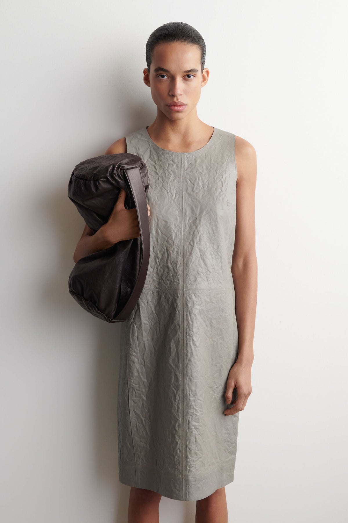VESTIDO DE CUERO TEXTURIZADO - GRIS CLARO - StillMedia/Lookbook