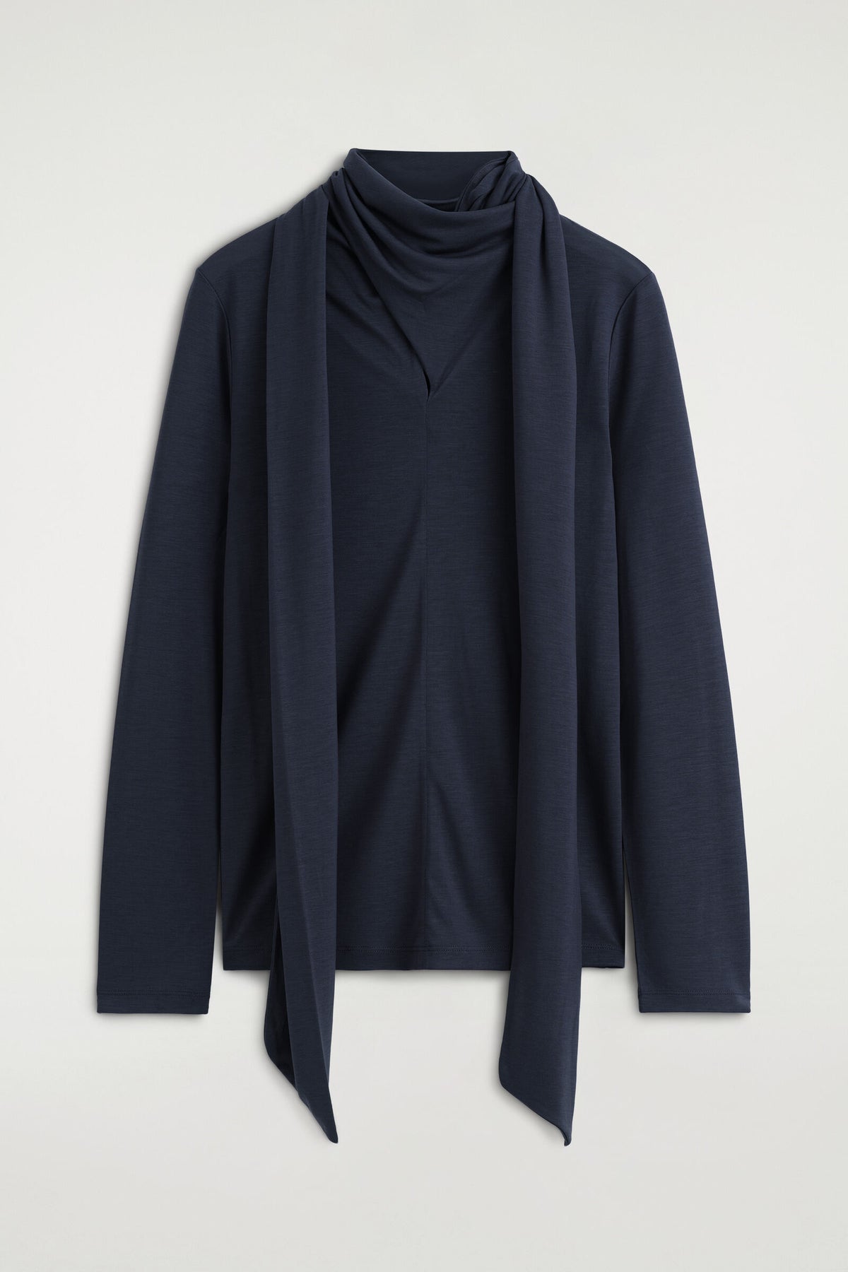 BLUSA FLUIDA CON DETALLE DE PAÑUELO - MARINO | DescriptiveStillLife