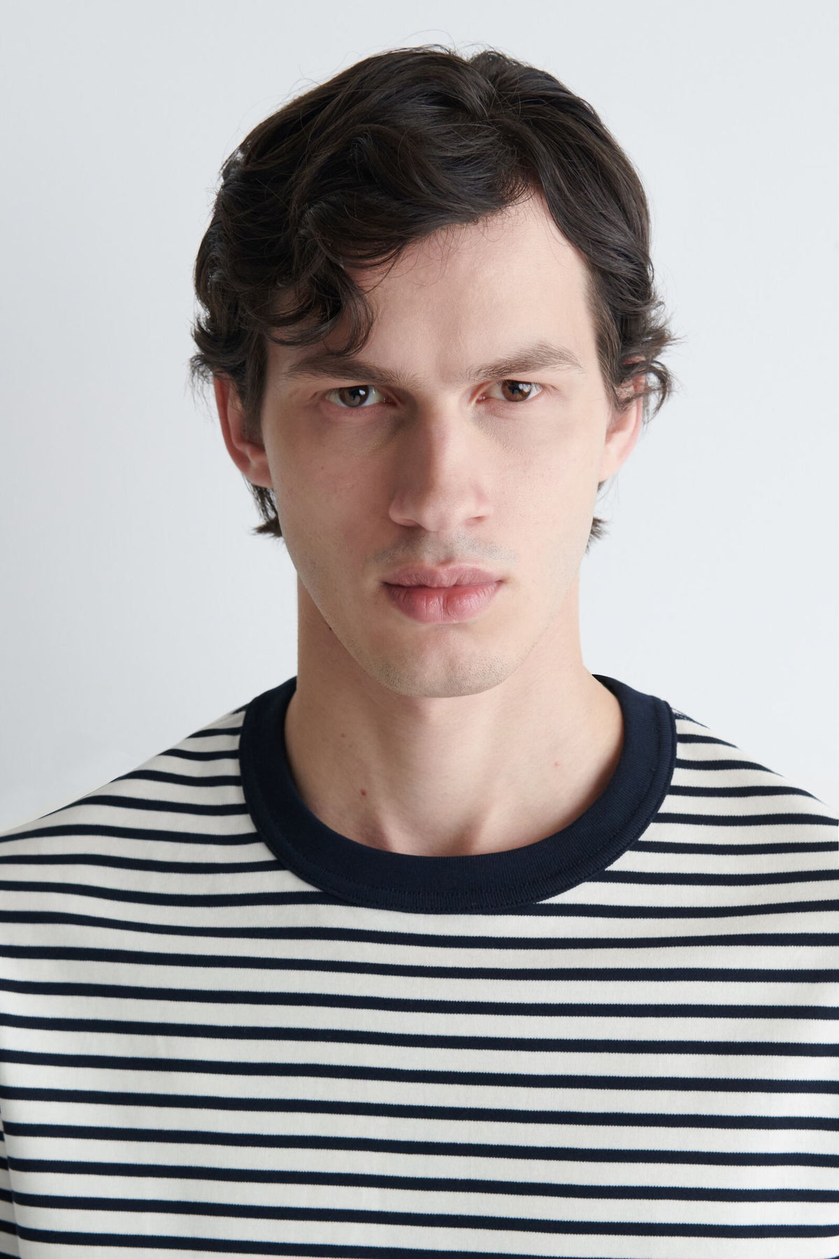 CAMISETA DE ALGODÓN ENTRELAZADO CON CUELLO REDONDO - AZUL MARINO / BLANCO / RAYADO