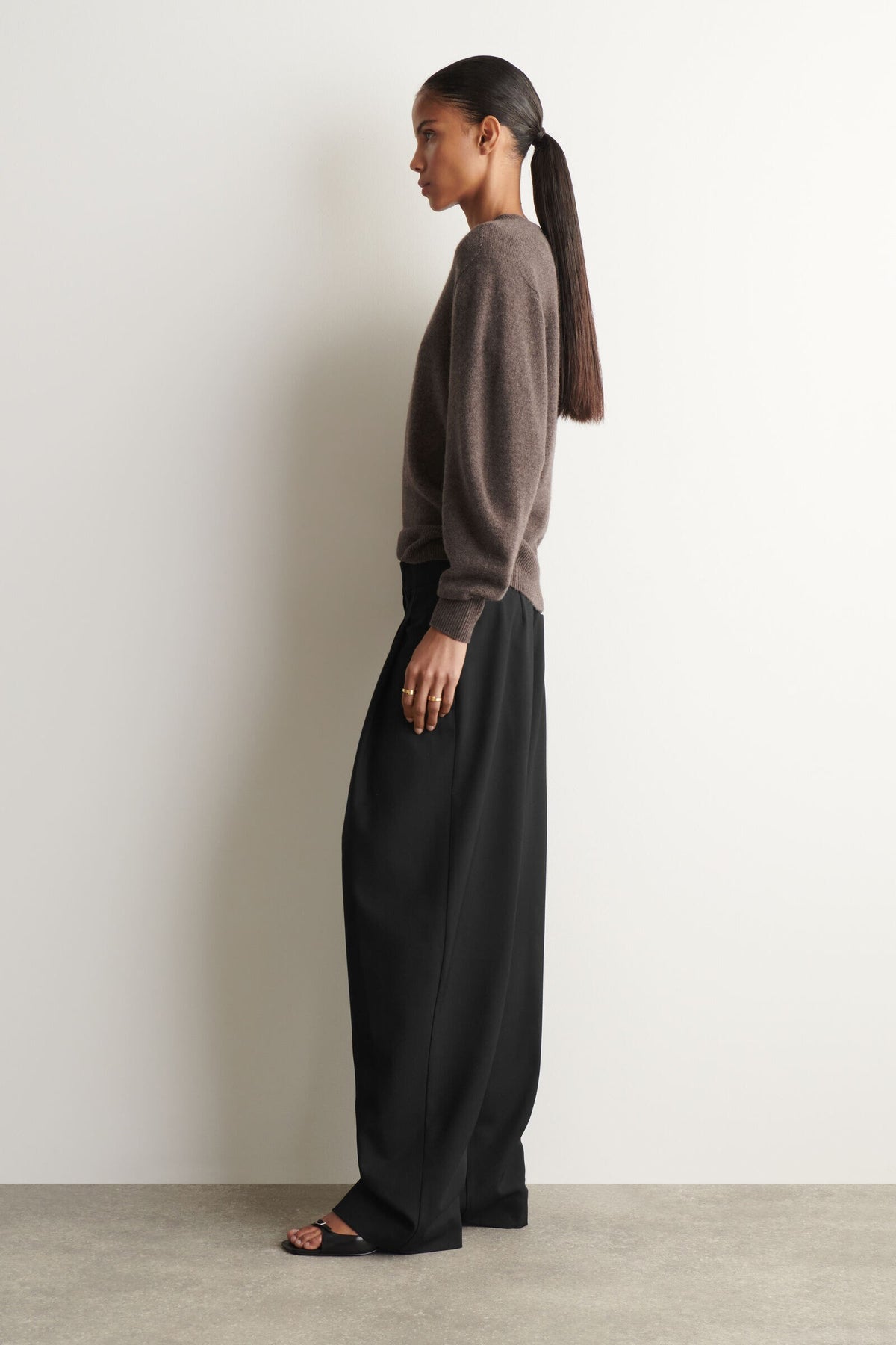 PANTALONES DE MEZCLA DE LANA PLISADOS Y DE CORTE RECTO - NEGRO
