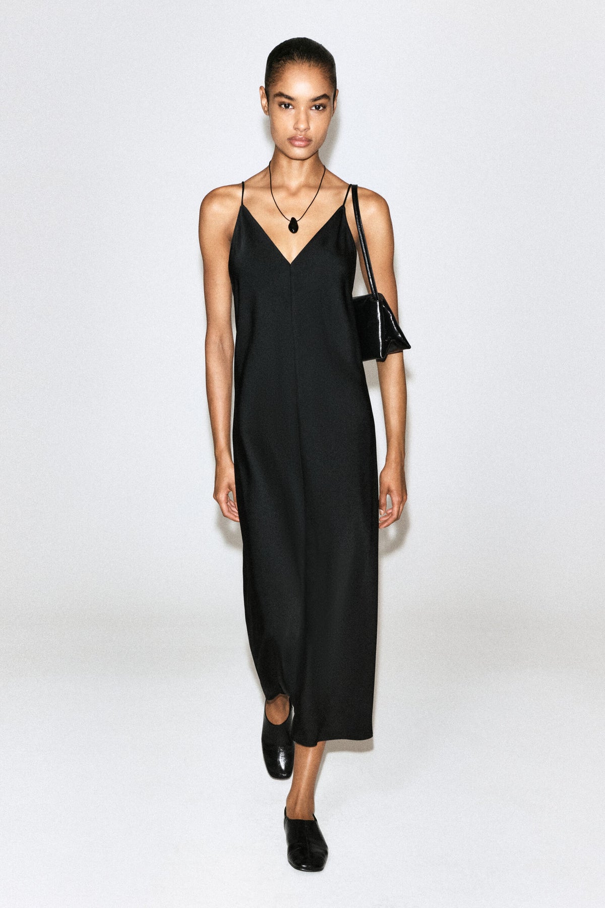 VESTIDO MIDI DE CREPÉ - NEGRO
