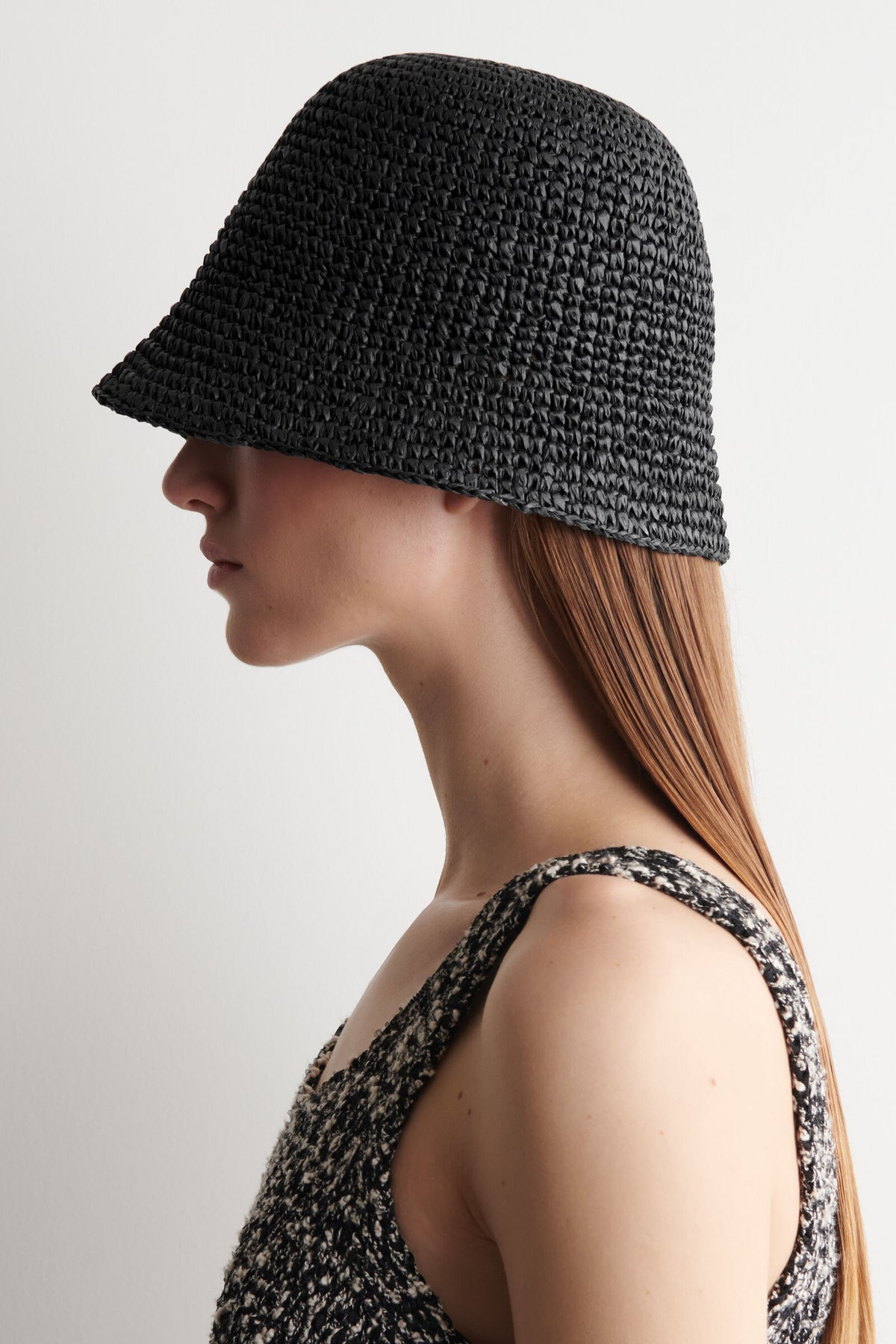 SOMBRERO DE PIEL ESCULTÓRICO - NEGRO - StillMedia/Lookbook