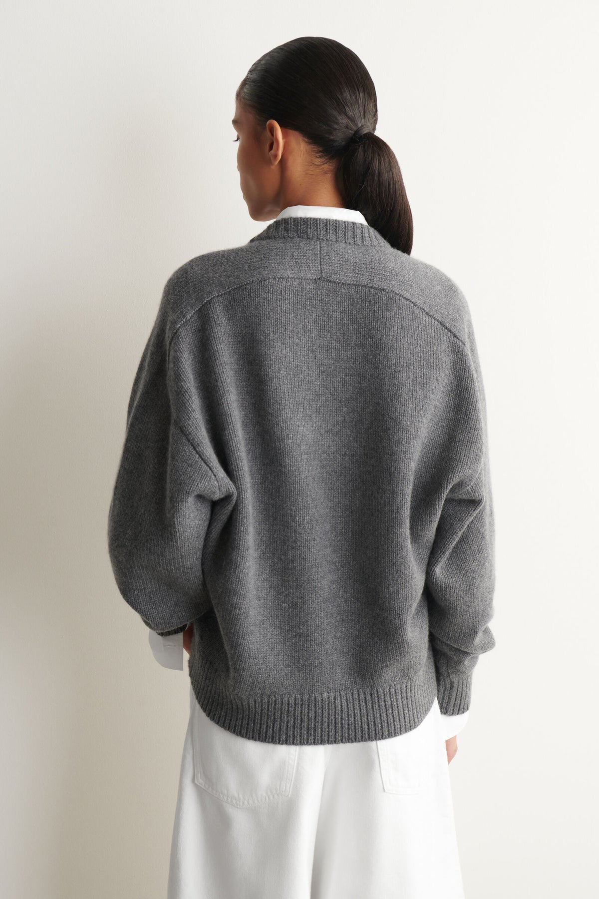 SWEATER DE CASHMERE DE CUELLO REDONDEADO - GRIS MELANGE