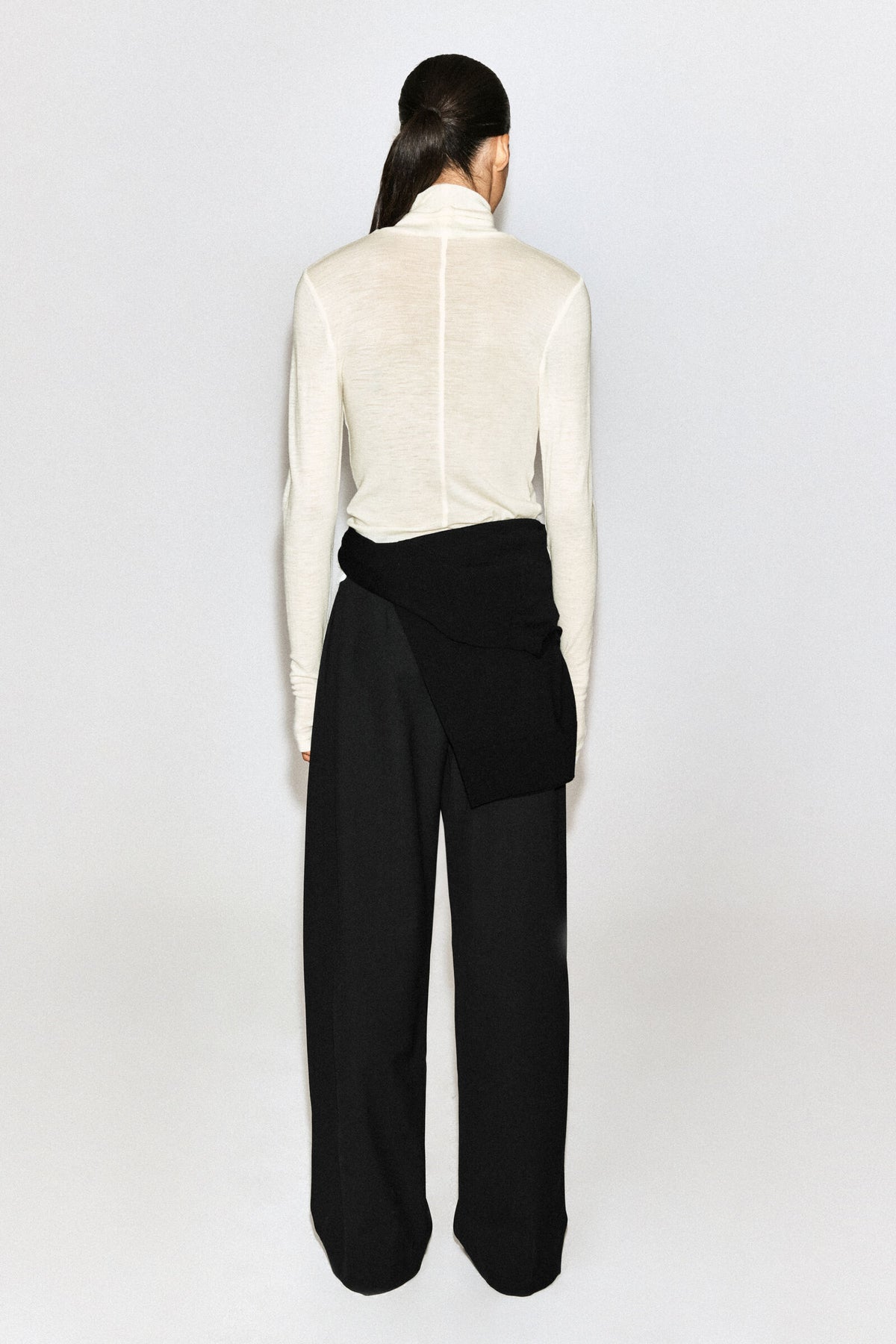 TOP DE CUELLO ALTO DE LANA MERINO - CREMA