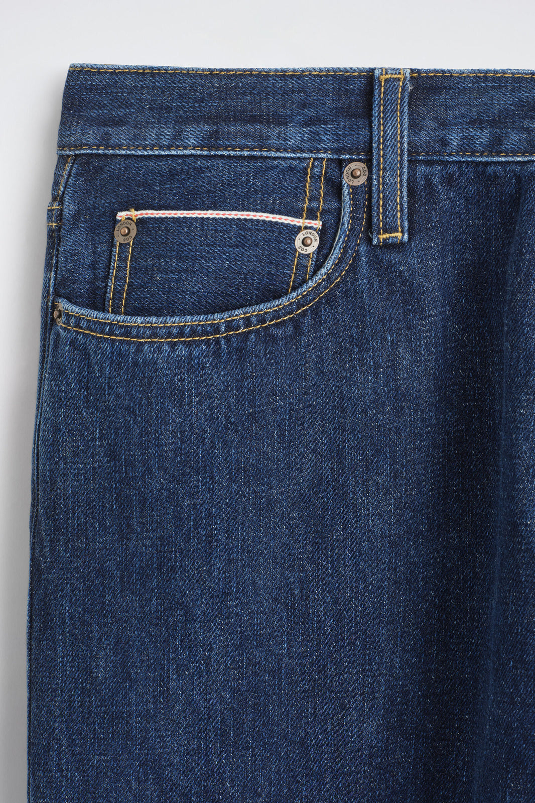 JEANS SELVEDGE DE CORTE SUELTO Y PIERNA ANCHA - AZUL OSCURO | DescriptiveDetail