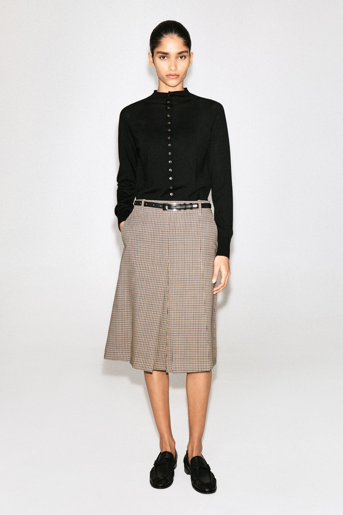 CÁRDIGAN DE CUELLO ALTO DE LANA MERINO - NEGRO