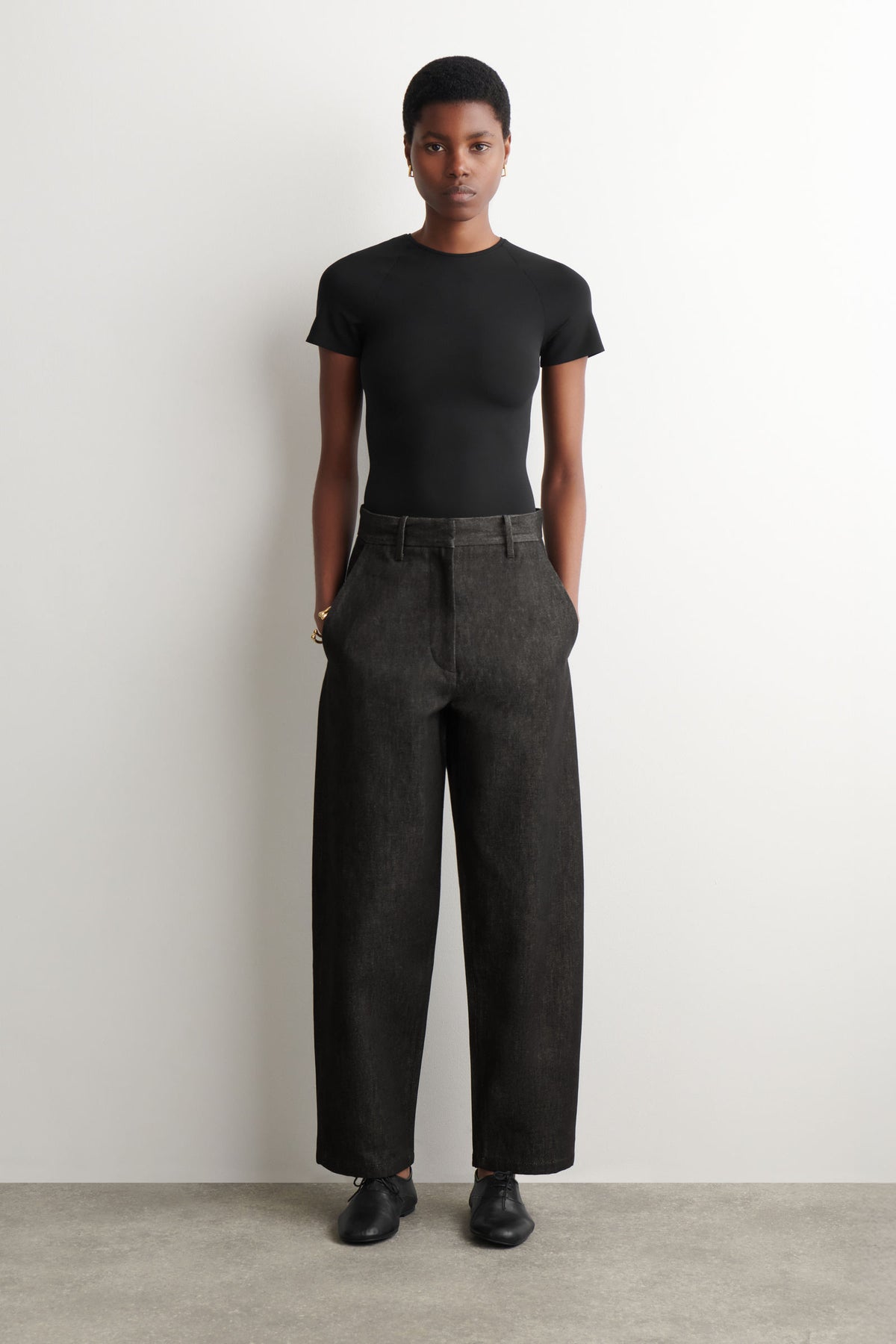 PANTALONES DE MEZCLILLA DE PIERNA ANCHA Y RELAJADA - NEGRO - StillMedia/Lookbook