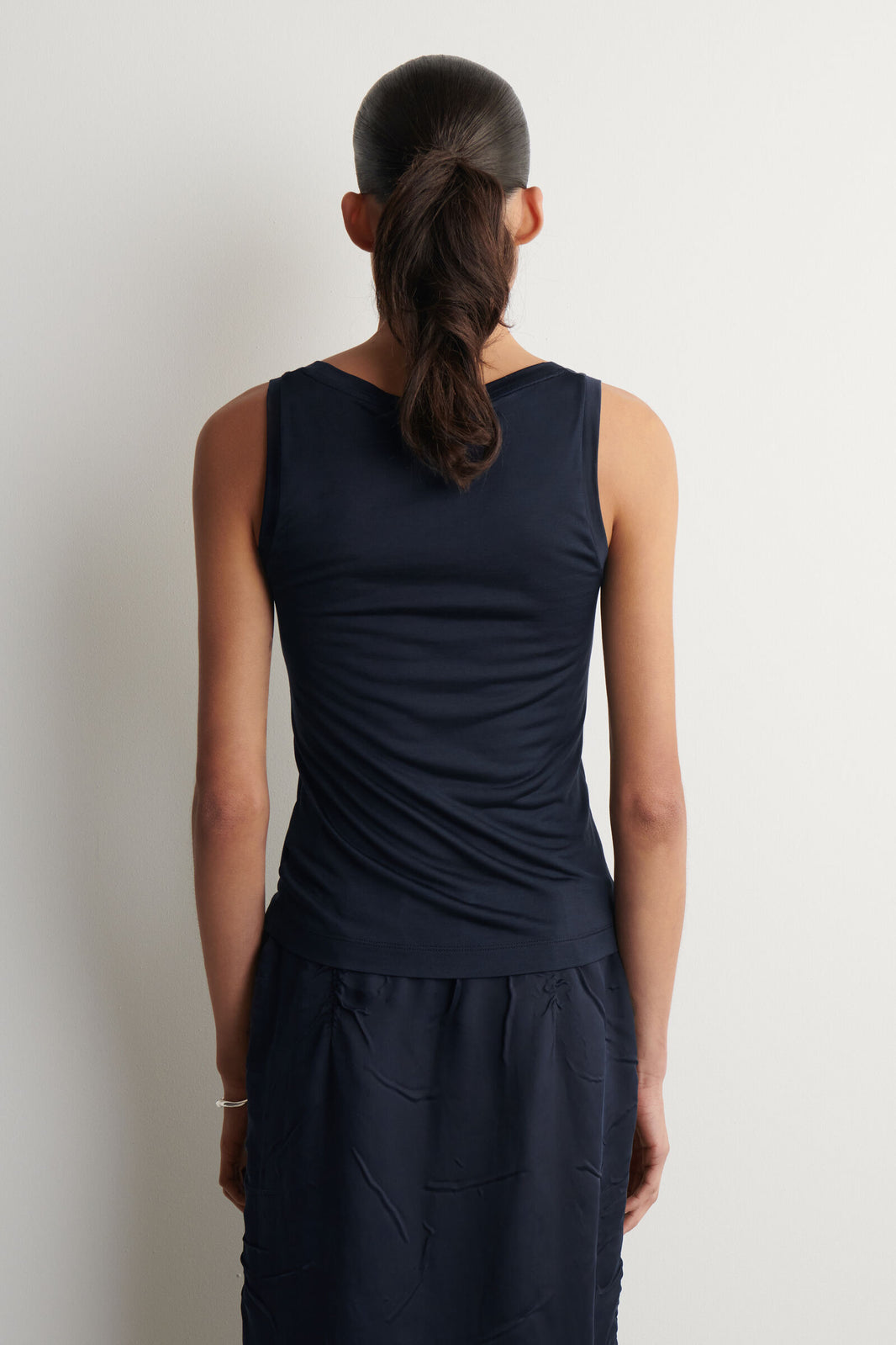 TANK TOP DE SEDA CON ESCOTE REDONDO - NAVY