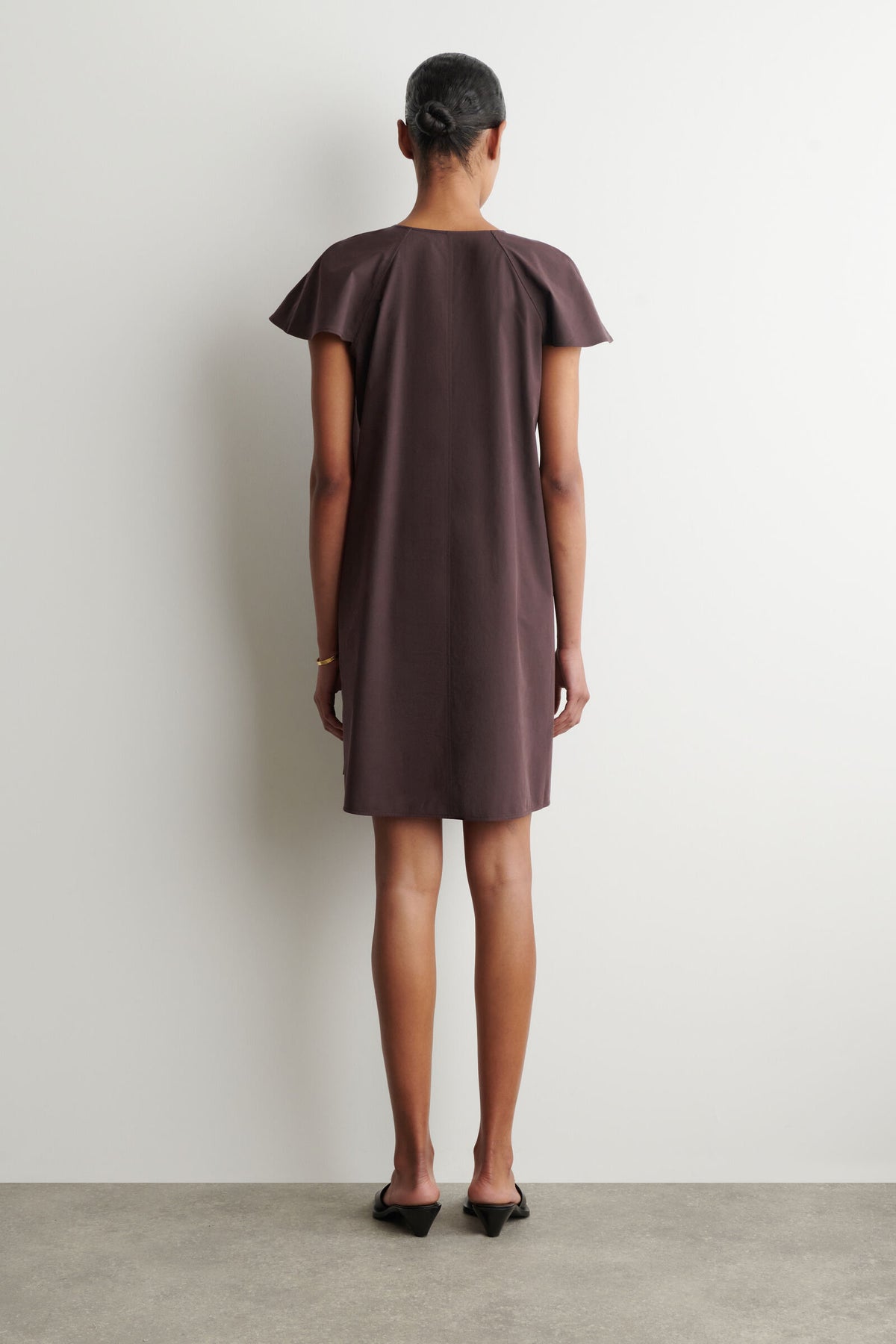 VESTIDO MINI DE ALGODÓN CON MANGAS ACAMPANADAS - MARRÓN OSCURO