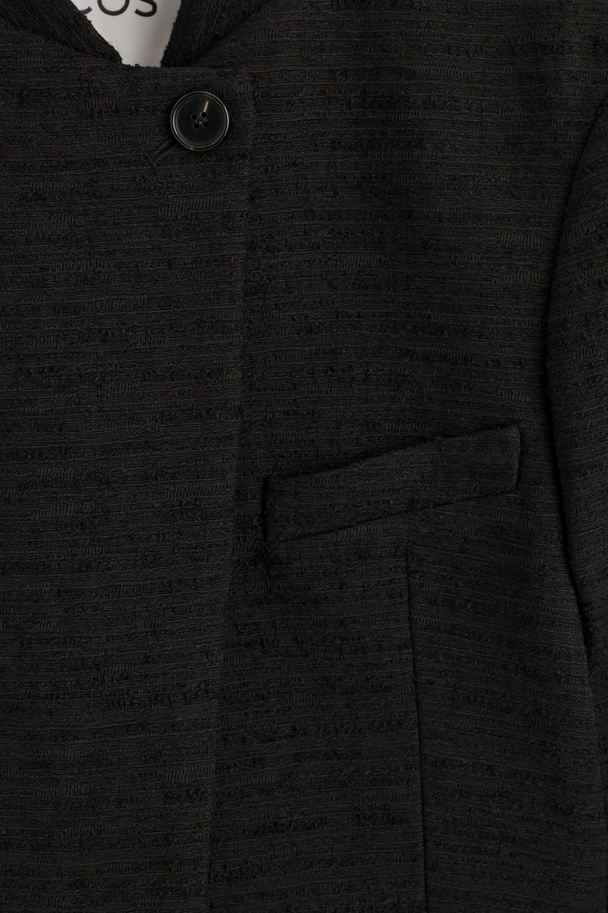 BLAZER DE JACQUARD ESTRUCTURADO Y CORTO - NEGRO | DescriptiveDetail