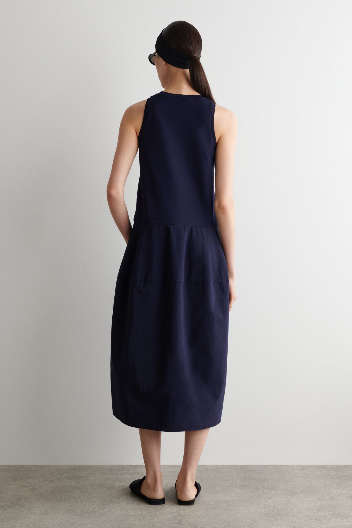 VESTIDO MIDI SIN MANGAS CON PANELES - AZUL MARINO