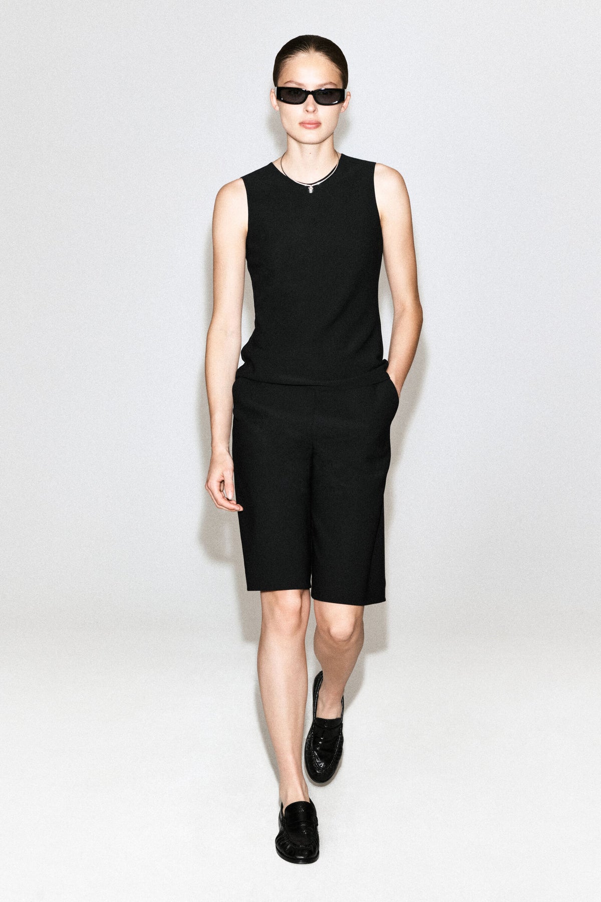 SHORTS DE CREPE DE PIERNA ANCHA - NEGRO