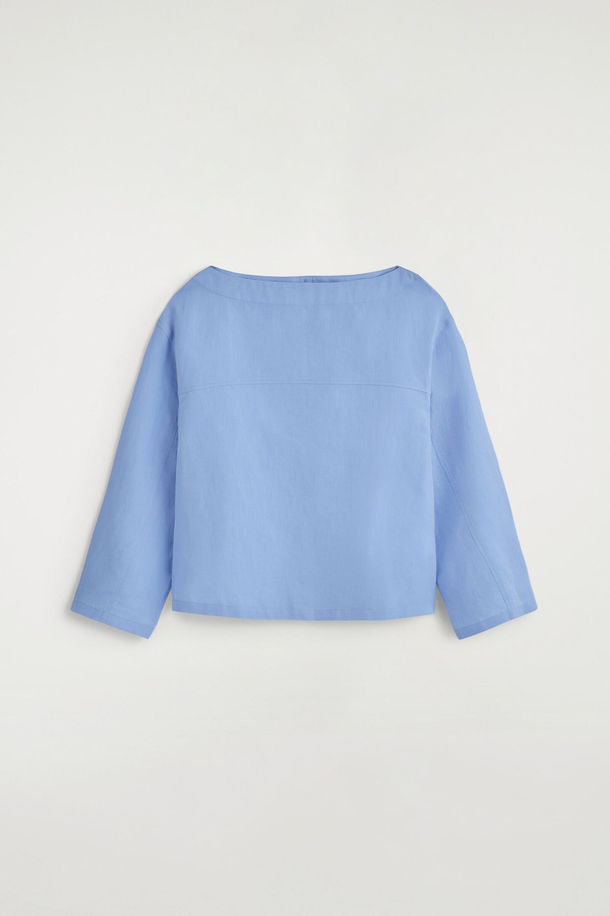BLUSA DE LINO CON ESCOTE DE BOTE - AZUL CLARO - StillMedia/DescriptiveStillLife