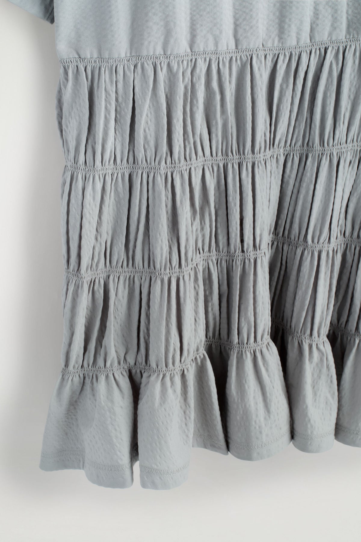 VESTIDO MINI DE SEERSUCKER FRUNCIDO - GRIS - StillMedia/DescriptiveDetail