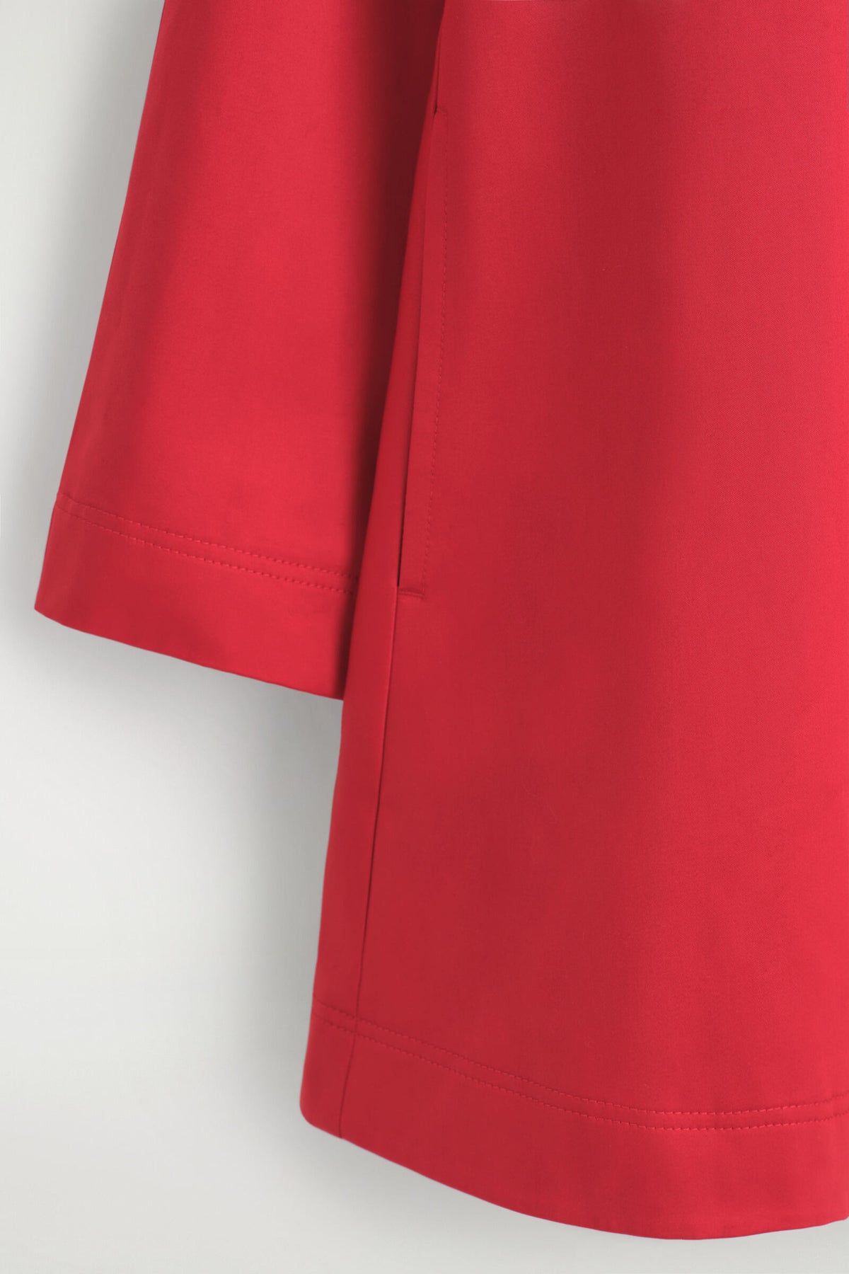 ABRIGO DE ALGODÓN ESCULTÓRICO - ROJO | DescriptiveDetail
