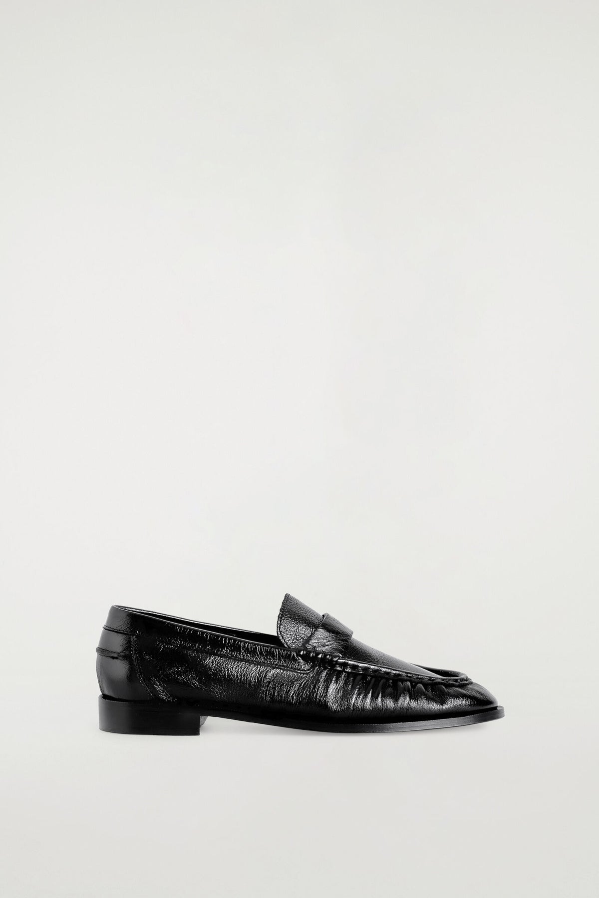 MOCASINES DE PIEL - NEGRO | DescriptiveStillLife