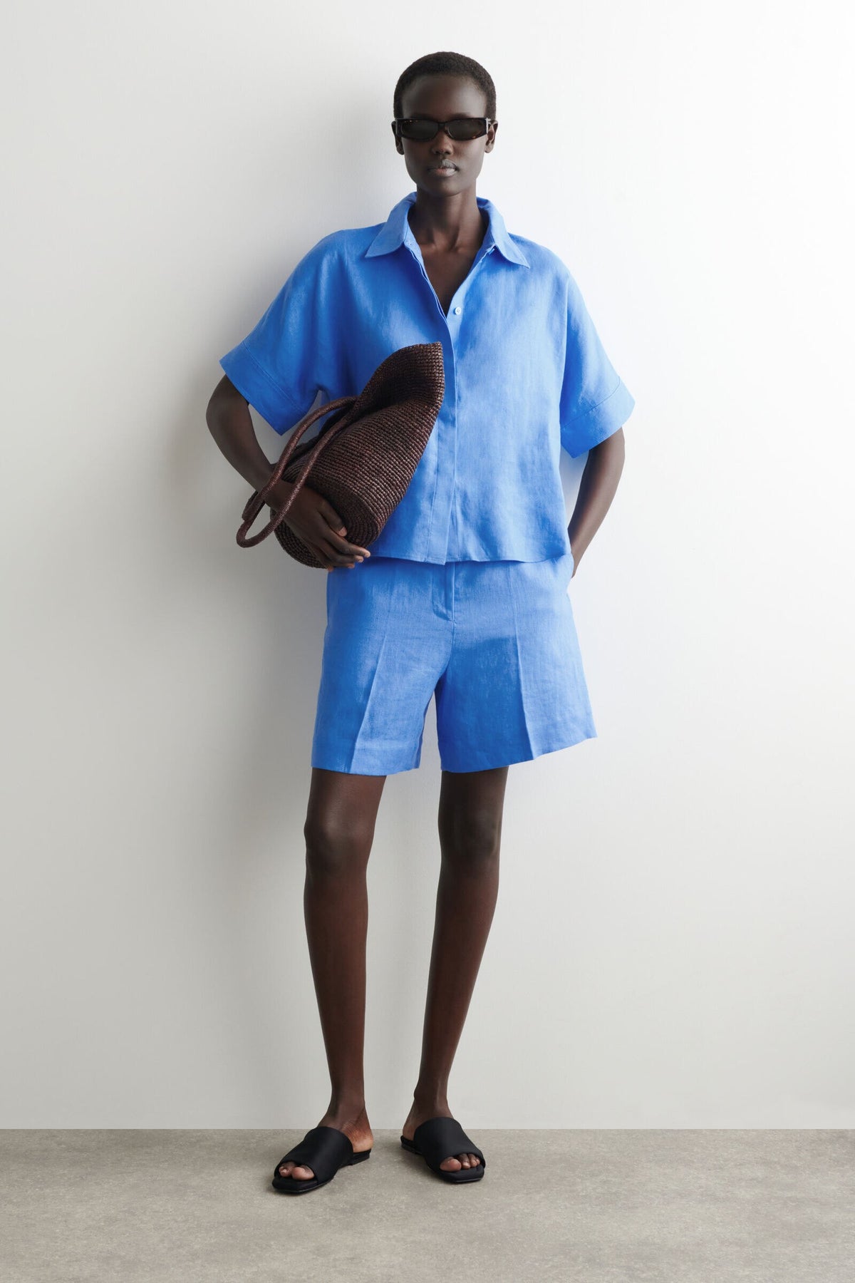 SHORTS DE LINO SASTRE CON ELÁSTICO - AZUL - StillMedia/Lookbook