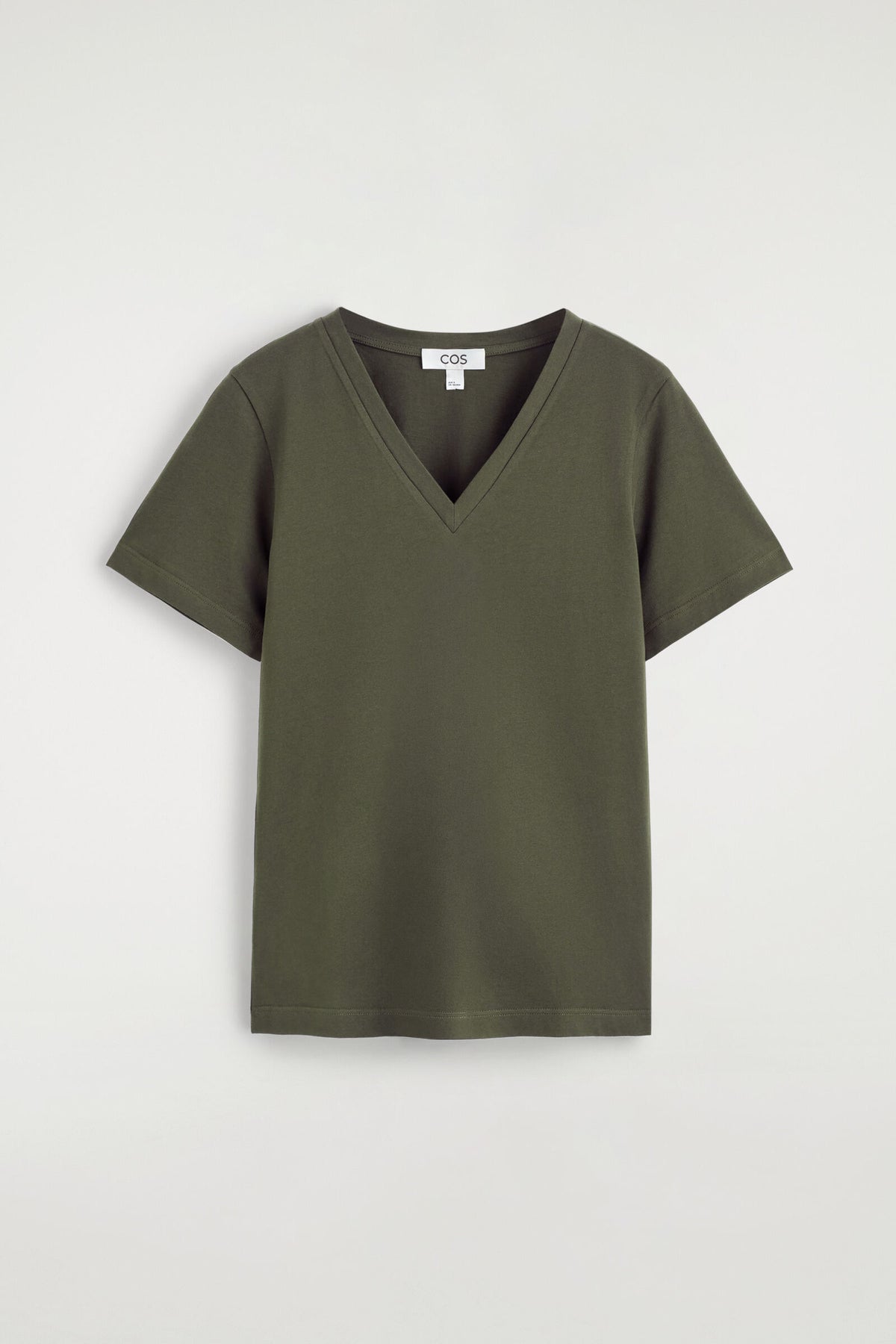 CAMISETA ALGODÓN CUELLO PICO - CAQUI OSCURO | DescriptiveStillLife